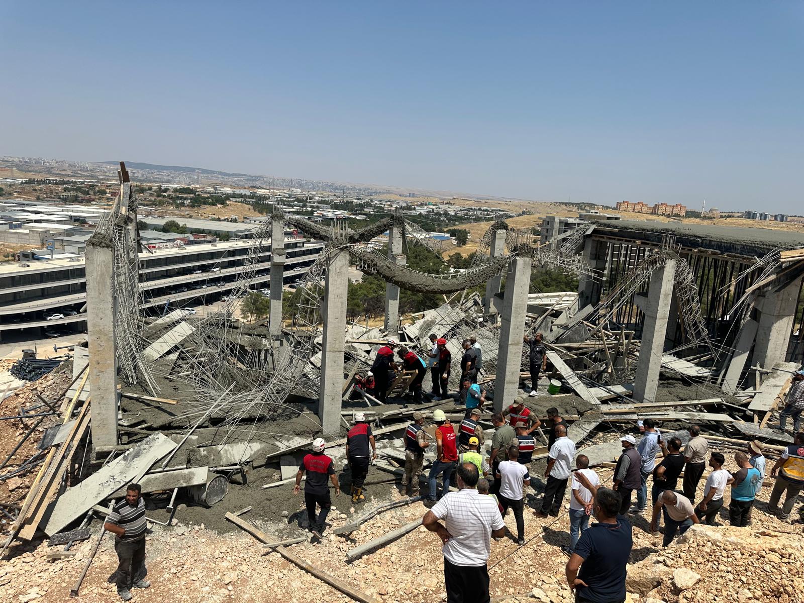 Şanlıurfa’da bir inşaatta iş kazasında 2 işçi yaralandı