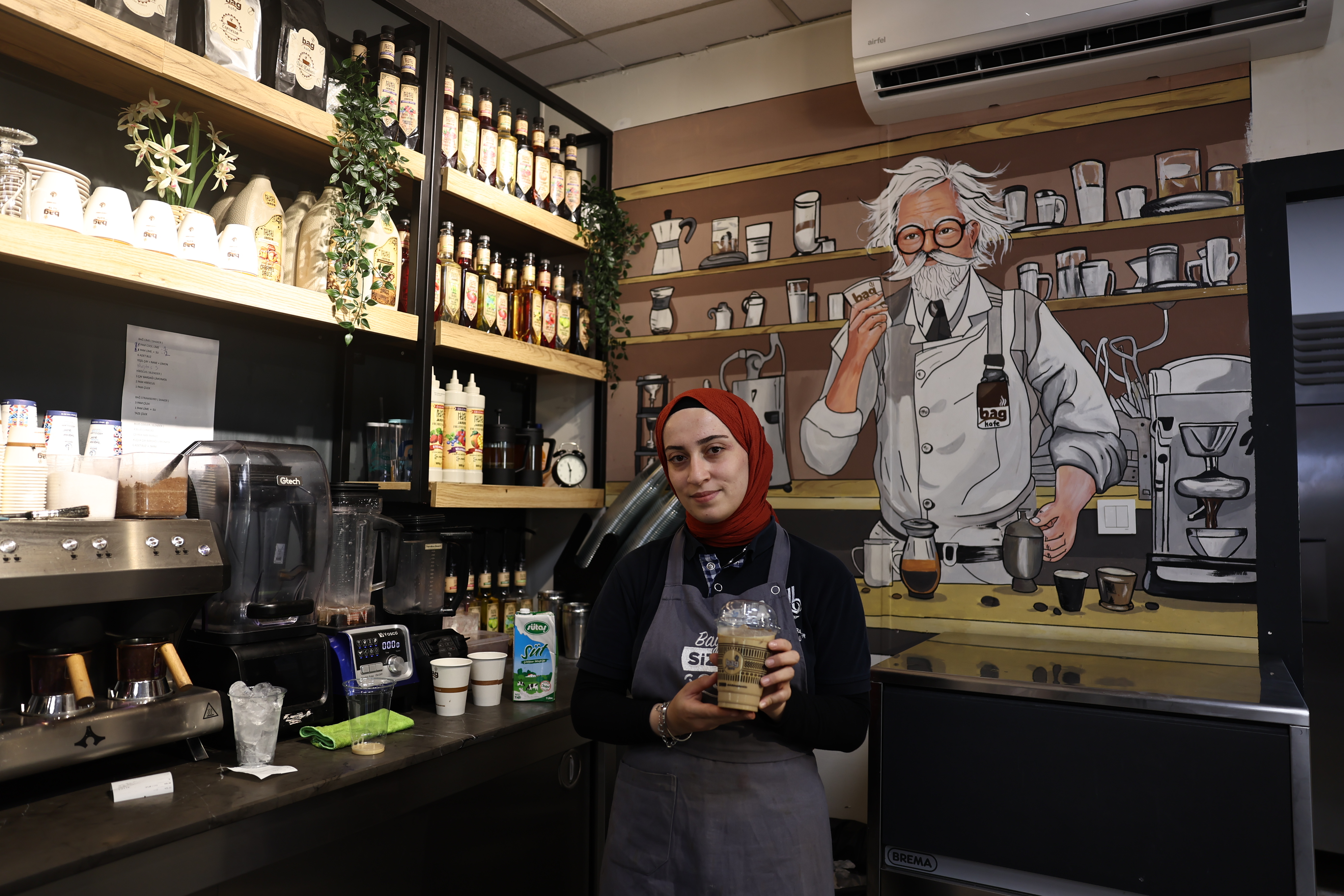 Bağcılar Belediyesi’ne bağlı Bağ-Kafe’de kursiyerler işe başladı