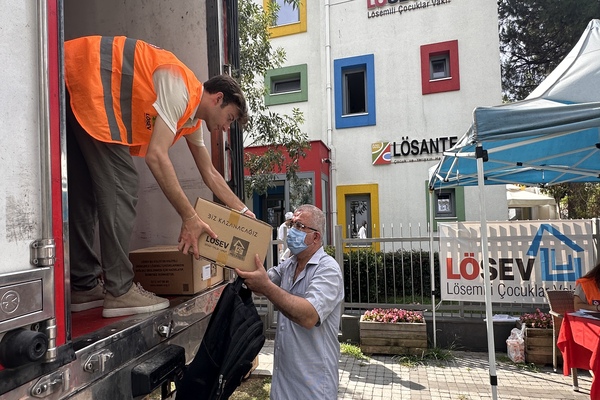 LÖSEV Mutlu Et Paketleri ile mutluluk paylaştıkça çoğalıyor