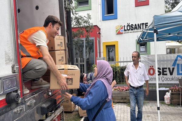 LÖSEV Mutlu Et Paketleri ile mutluluk paylaştıkça çoğalıyor