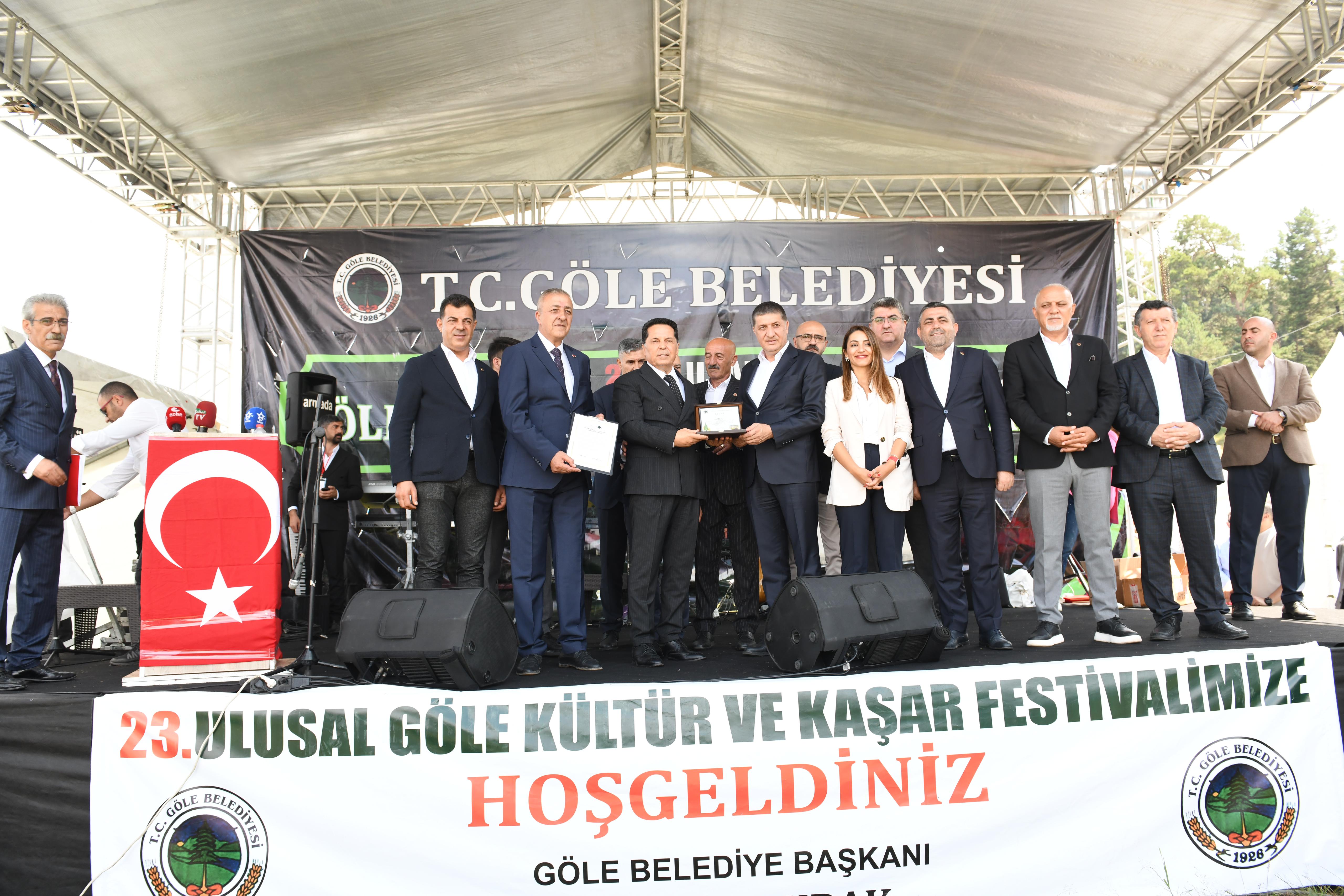 Başkan Özer’e ”Fahri Hemşehrilik Beratı” verildi