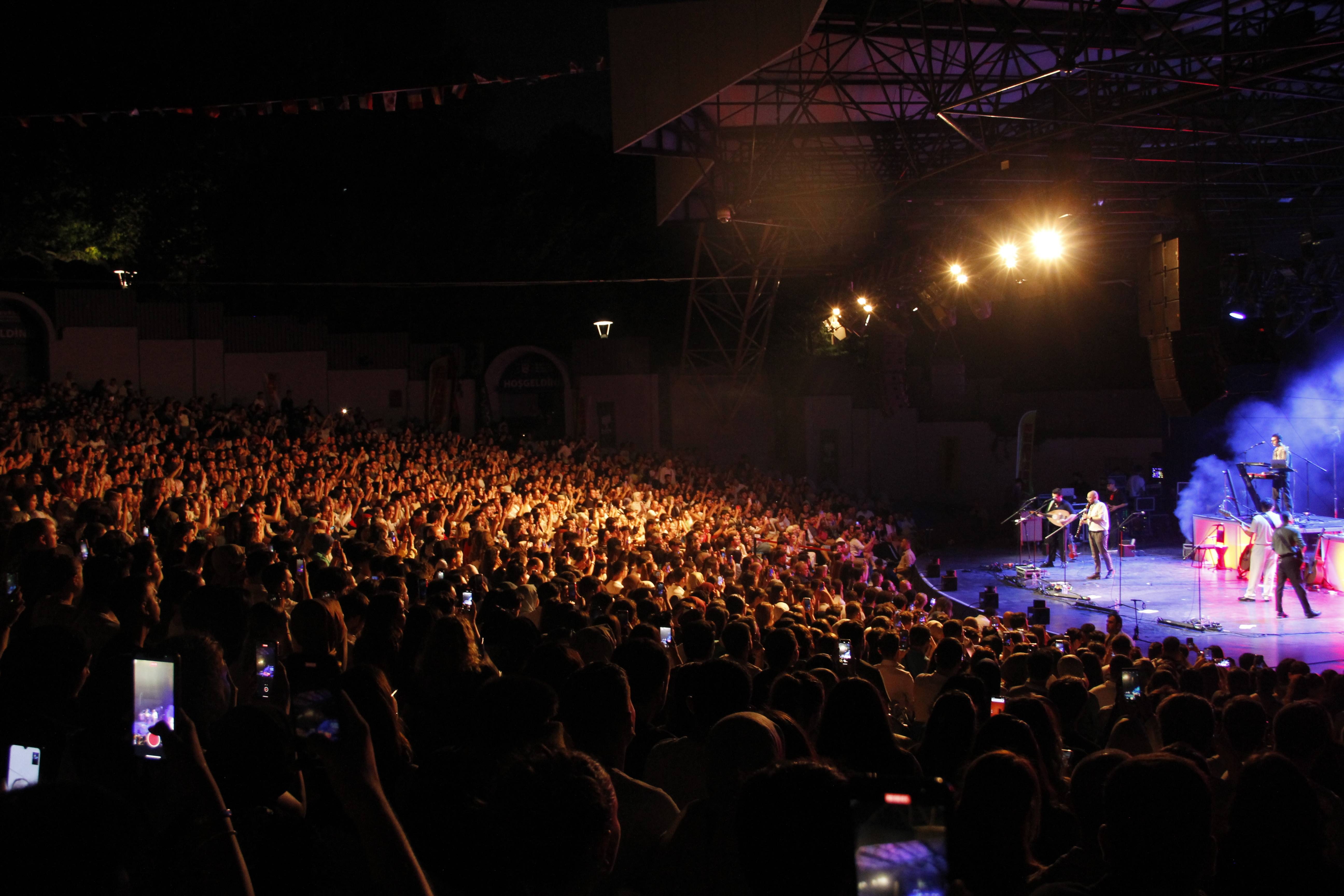 Bursa Festivali’nde Dedublüman sahne aldı