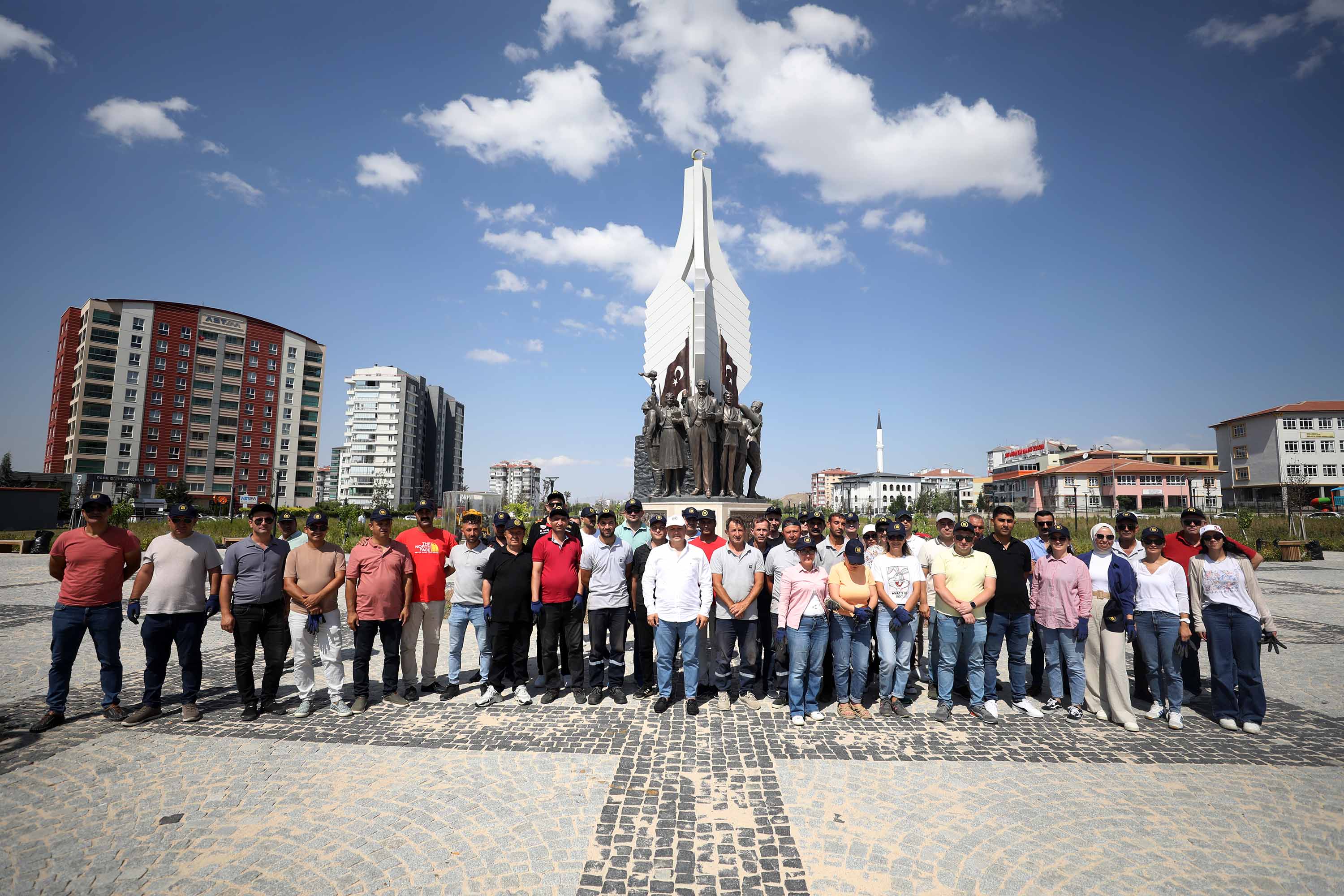 Yenimahalle Belediyesi ekiplerinden temizlik çalışmaları