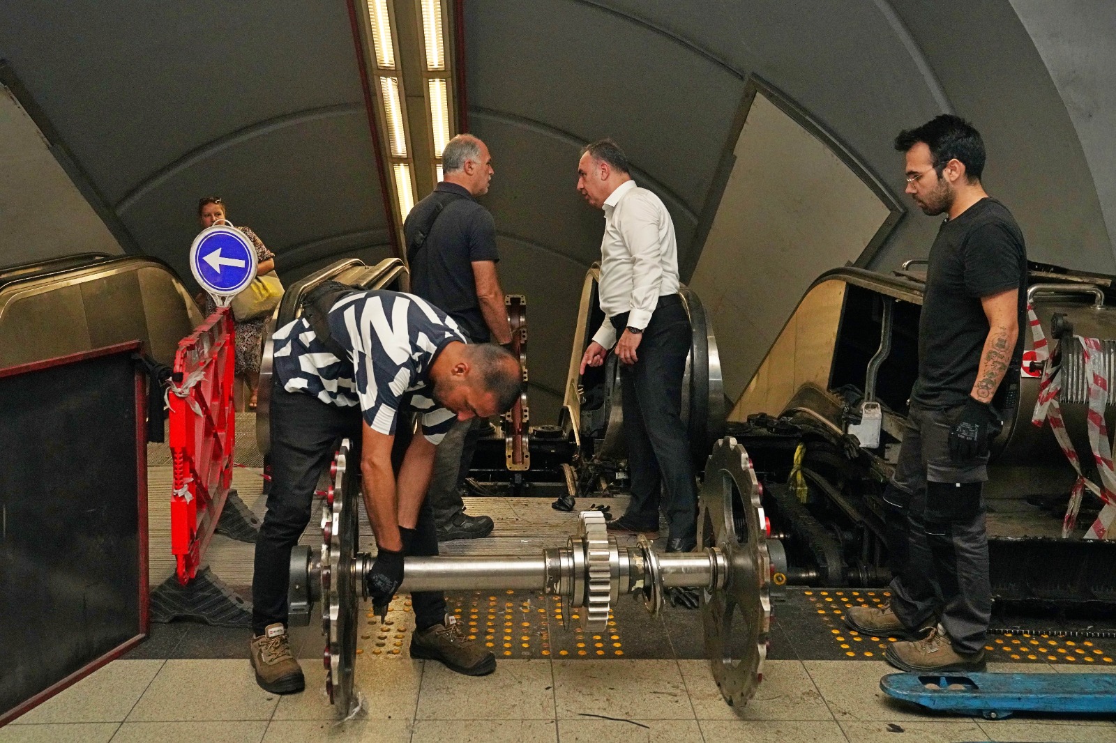 Üçyol Metro İstasyonu’nun yürüyen merdivenlerinde bakım çalışması