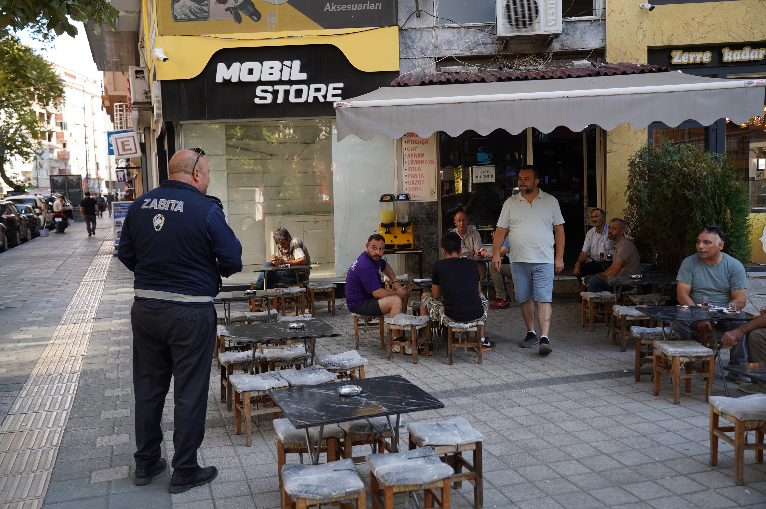 Orhangazi’de kaldırım işgalleri ve etiket-kasa fiyat uyuşmazlıkları denetlendi