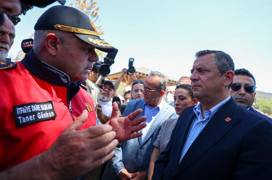 CHP Genel Başkanı Özel, Selçuk’ta yanan ormanlık alanı inceledi