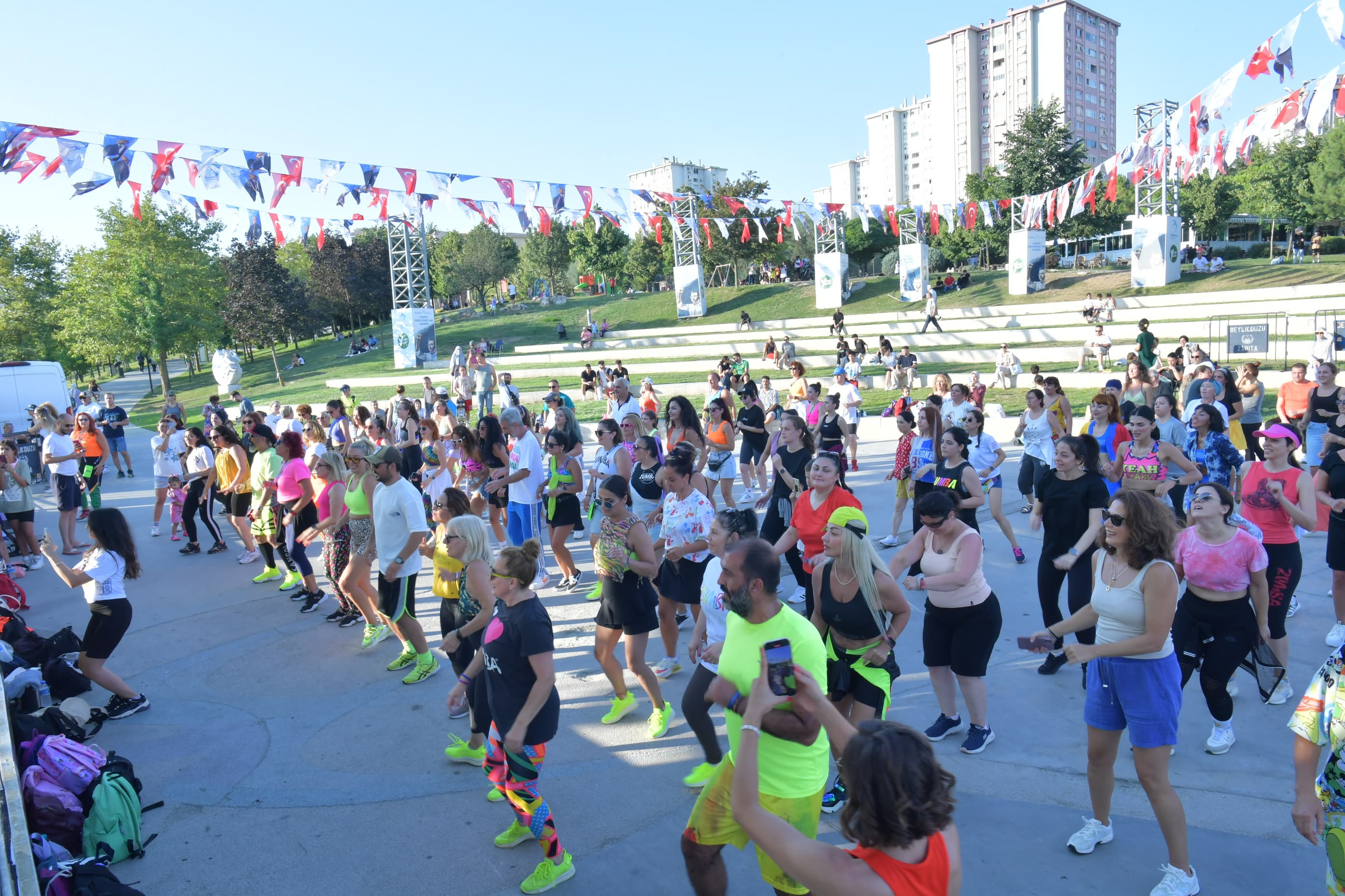 Beylikdüzü’nde Zumba Şenliği düzenledi