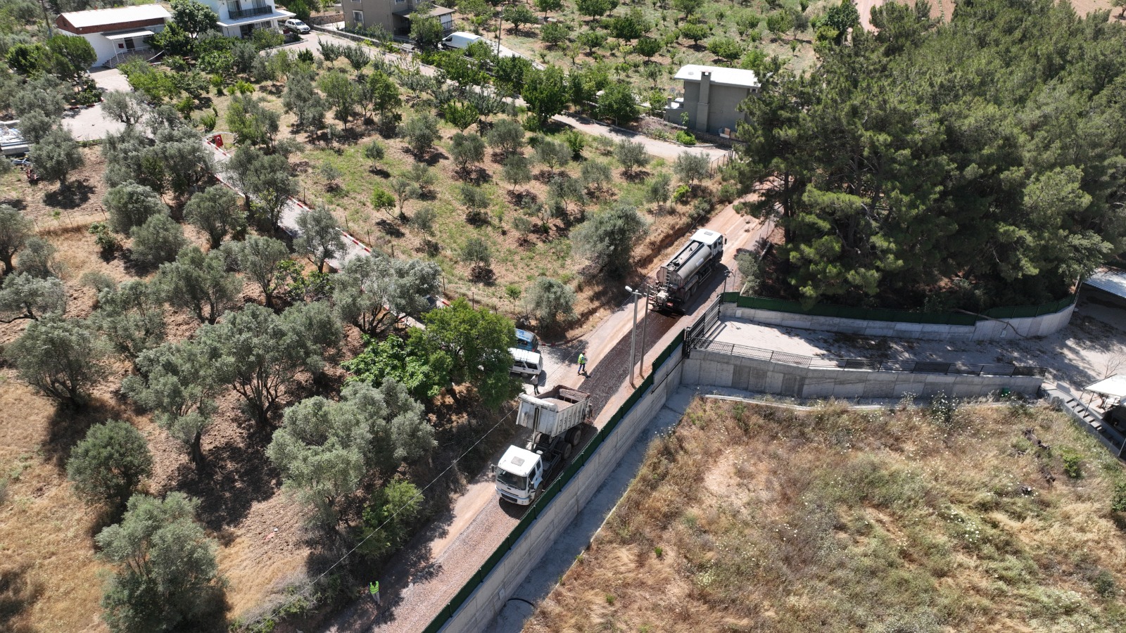 İzmir’de 3 ayda 40 kilometrelik köy yolu yenilendi