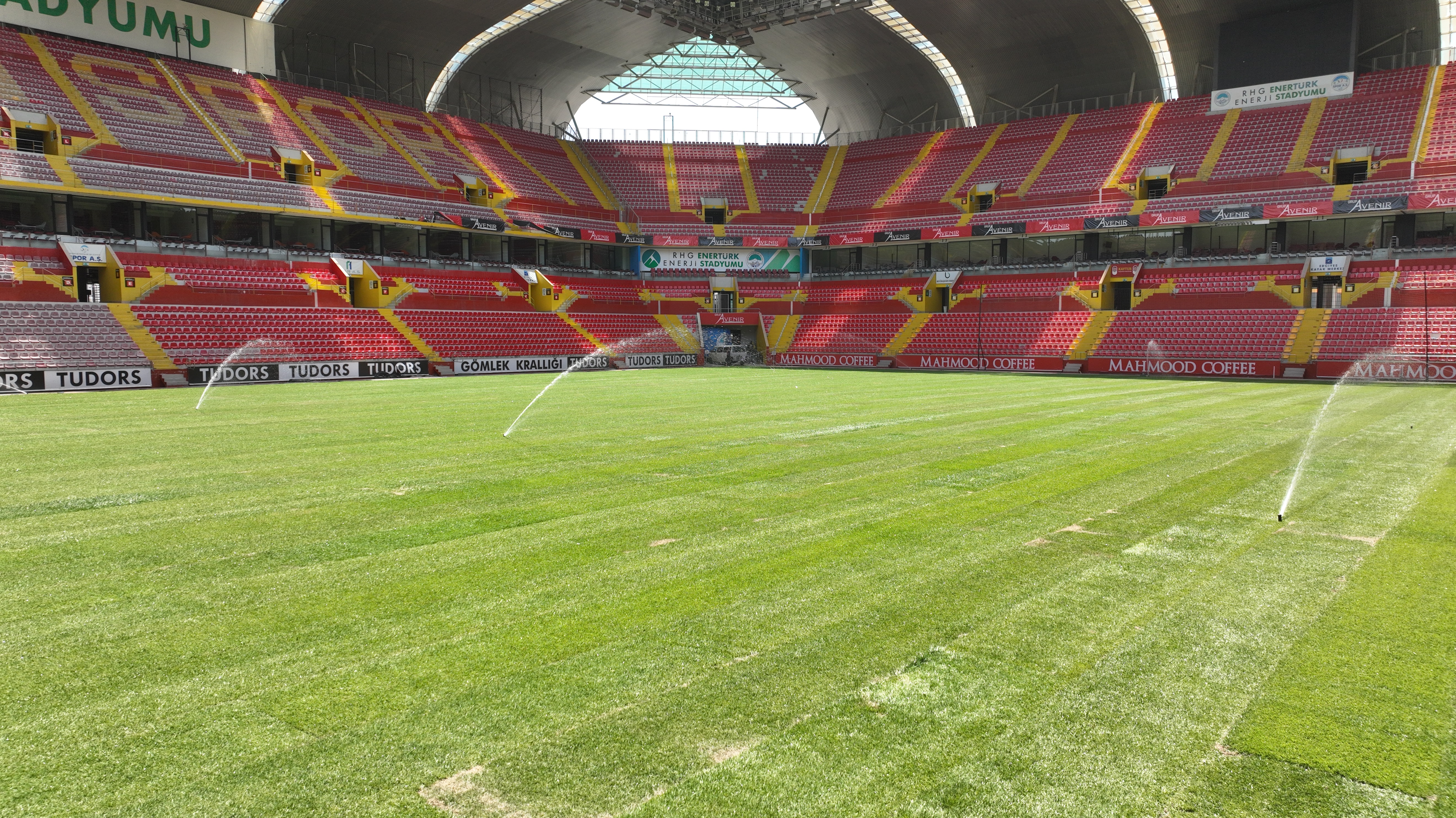 RHG Enertürk Enerji Stadyumu’ndaki çim serim işlemi tamamladı