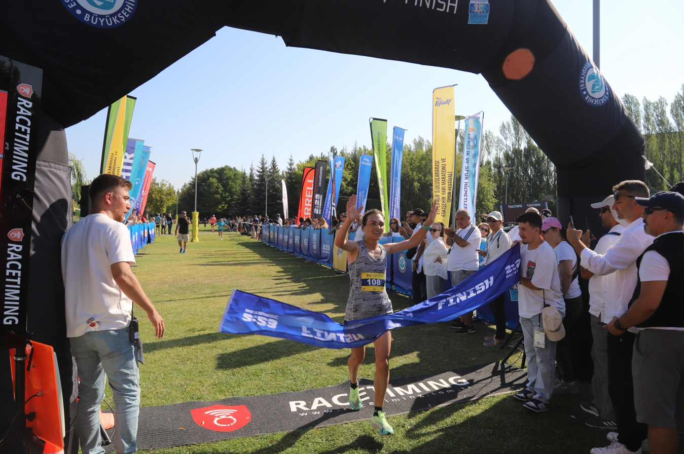 ETi Lifalif 5. Uluslararası Eskişehir Yarı Maratonu ve Spor Festivali yapıldı