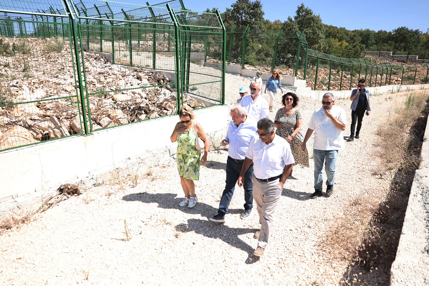 Başkan Özdemir, sokak hayvanları için hazırlanan projeyi inceledi