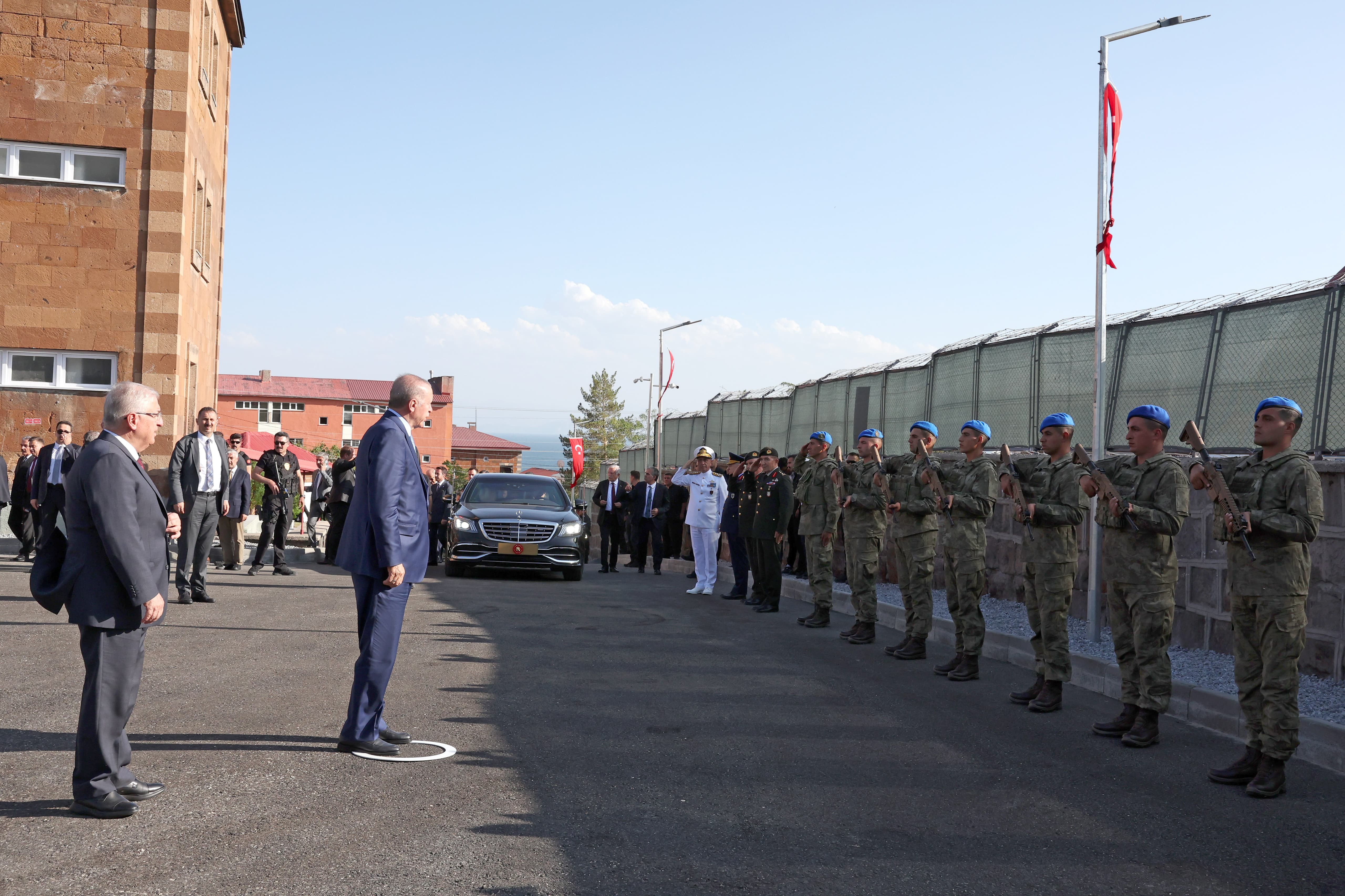 Cumhurbaşkanı Erdoğan, Ahlat Komando Tabur Komutanlığı’nın açılışını yaptı