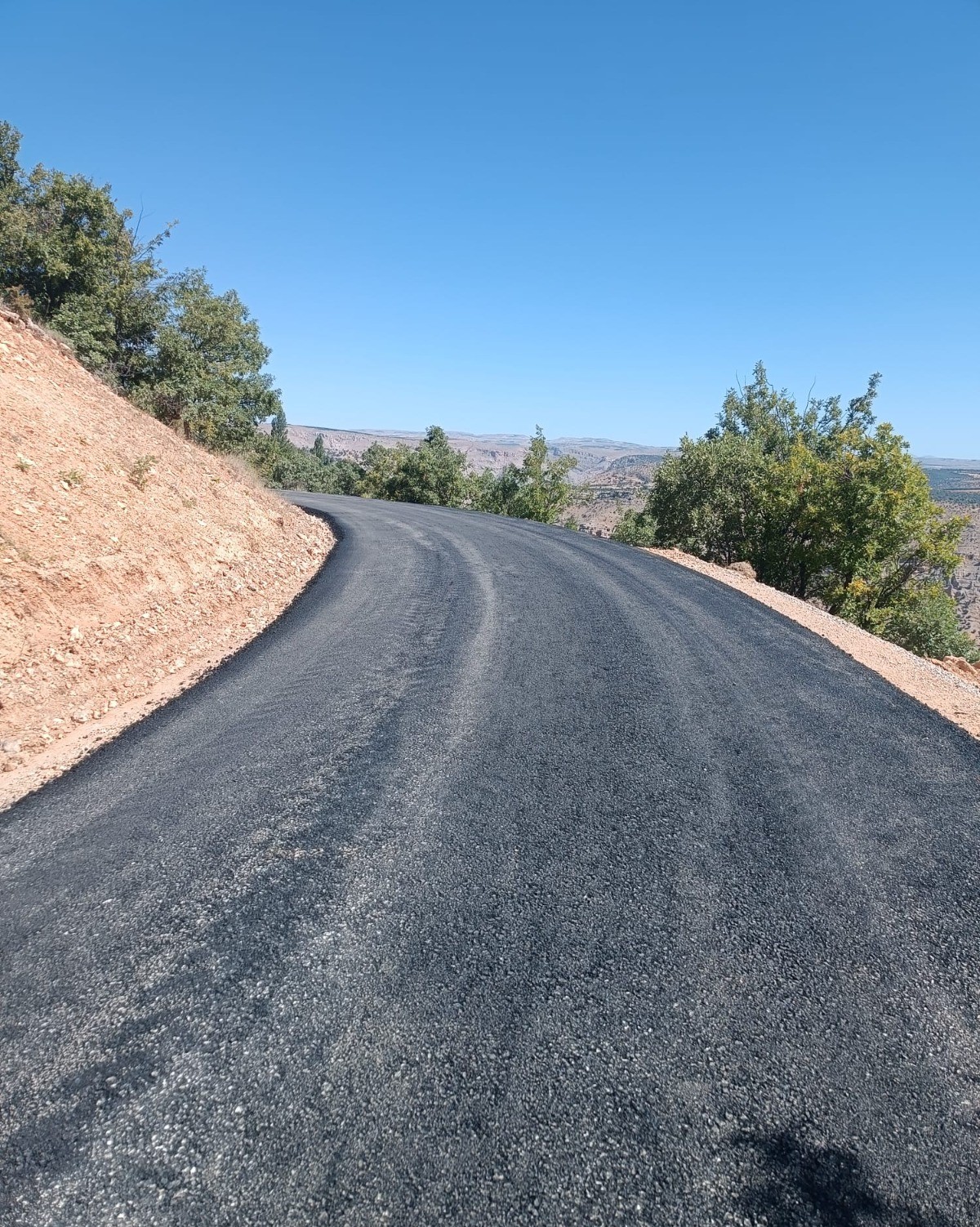 Malatya Büyükşehir Belediyesi, Bağköy ve Hartut mahallerinin yollarını yeniledi