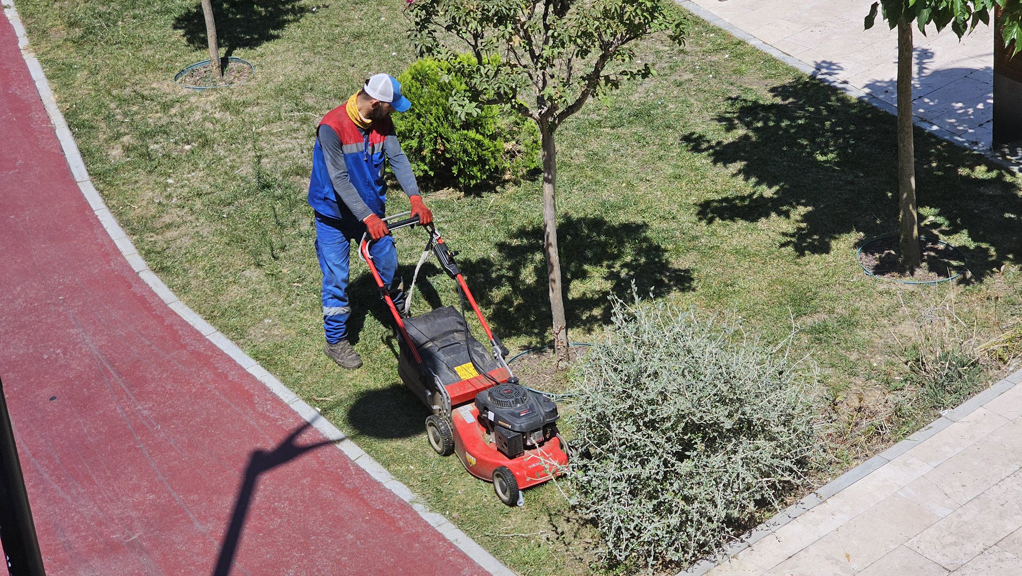 Kağıthane’de peyzaj çalışmaları devam ediyor