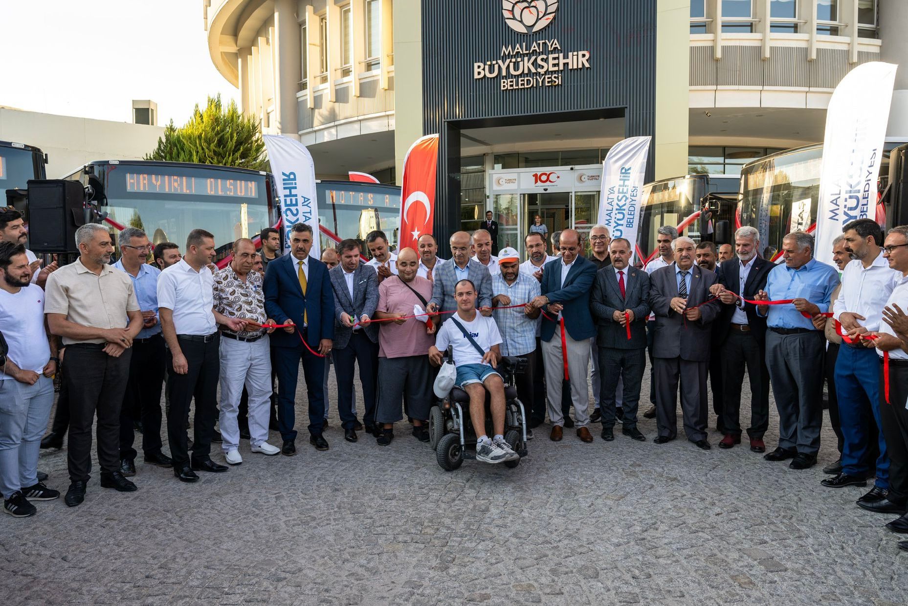 Malatya Büyükşehir Belediyesi, toplu taşıma filosuna 20 yeni otobüs kattı