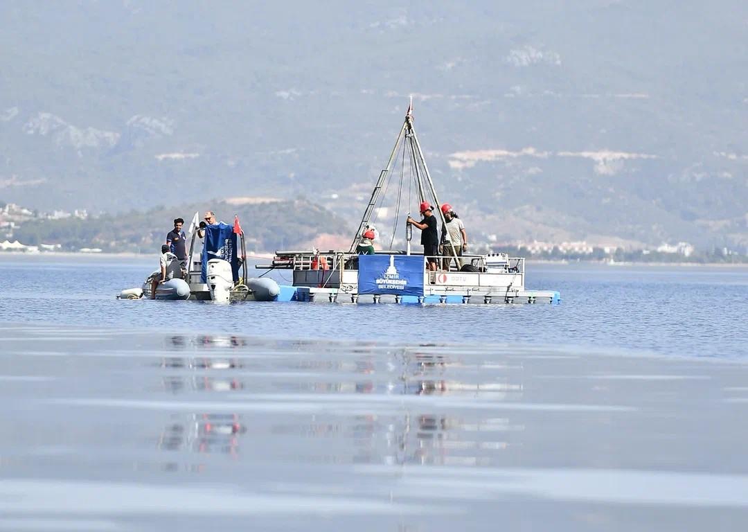 İzmir Büyükşehir Belediyesi’nin 90 deprem hendeğinden aldığı 140 örnek inceleniyor