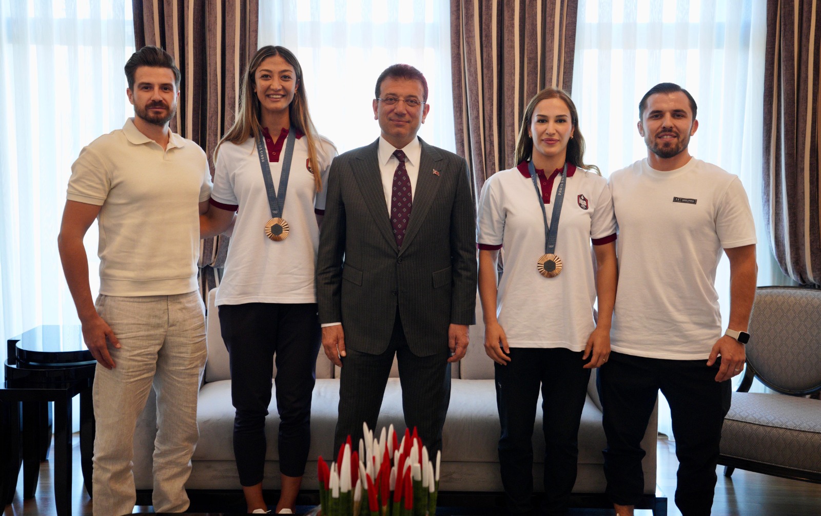 İmamoğlu, olimpiyatlarda bronz madalya kazanan Aydın ve Çavuşoğlu’nu tebrik etti