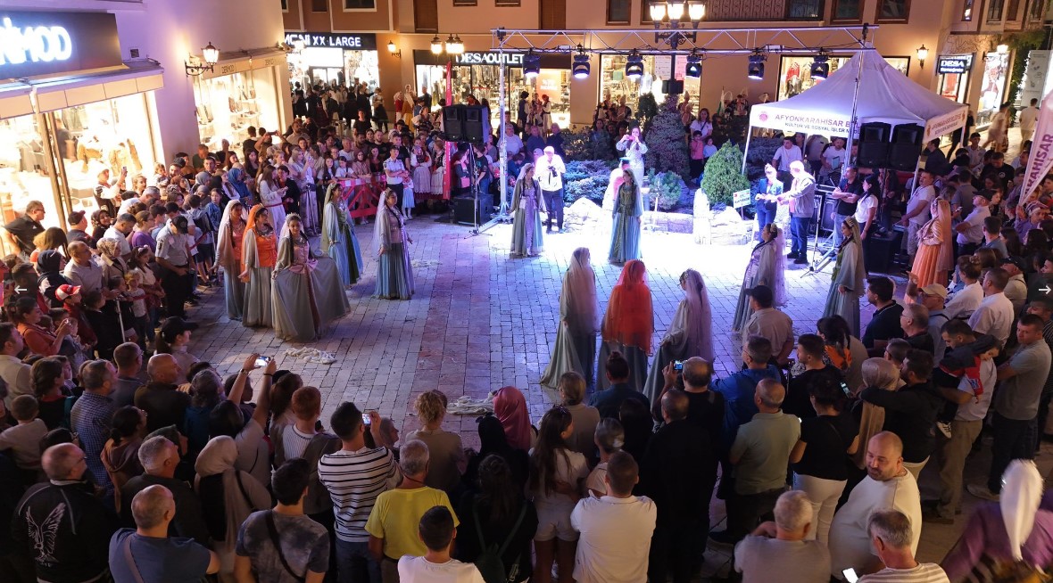 Uluslararası Zafer Halk Oyunları Festivali başladı