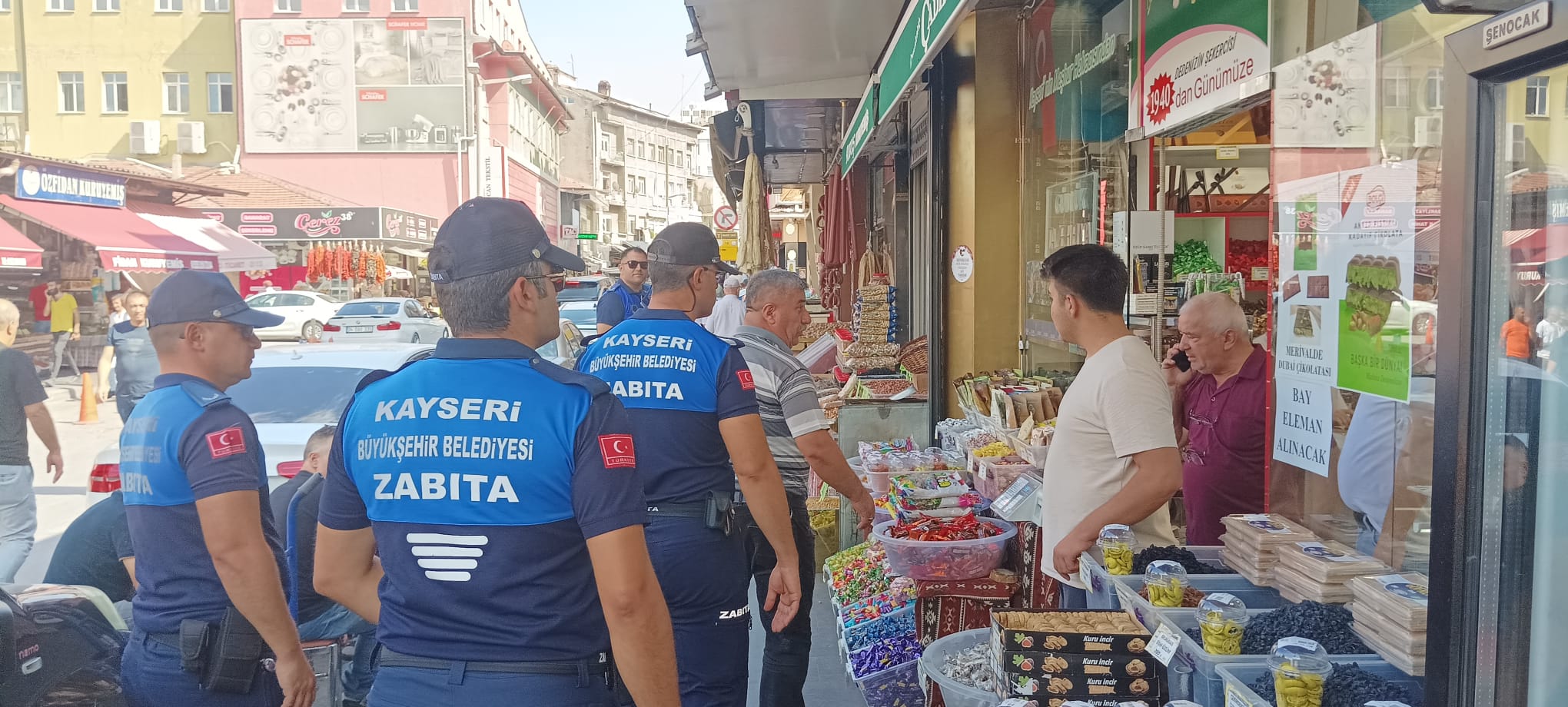 Kayseri’de zabıta ekiplerinden kaldırım ve yol işgallerine denetim