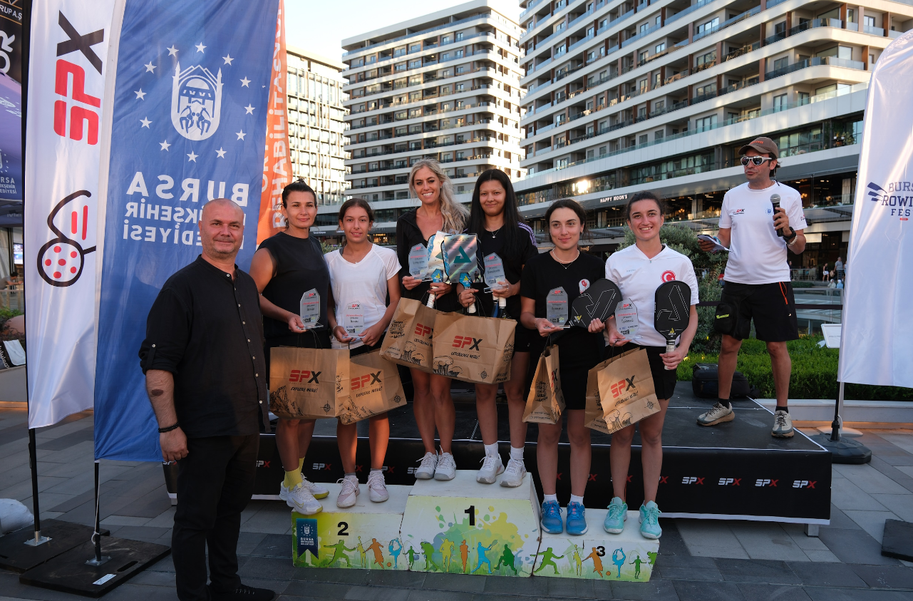 Pickleball Bursa Cup’ta ödüller sahiplerini buldu