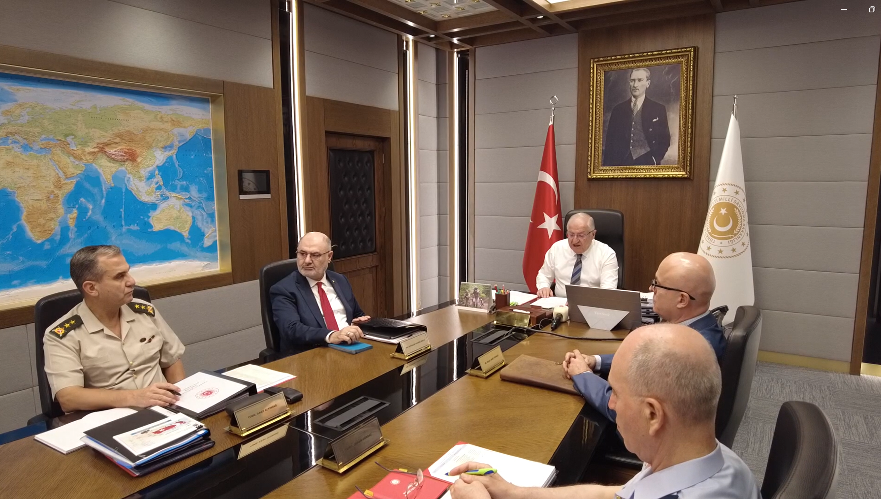 Bakan Güler, birlik komutanlarıyla video konferans aracılığıyla toplantı yaptı