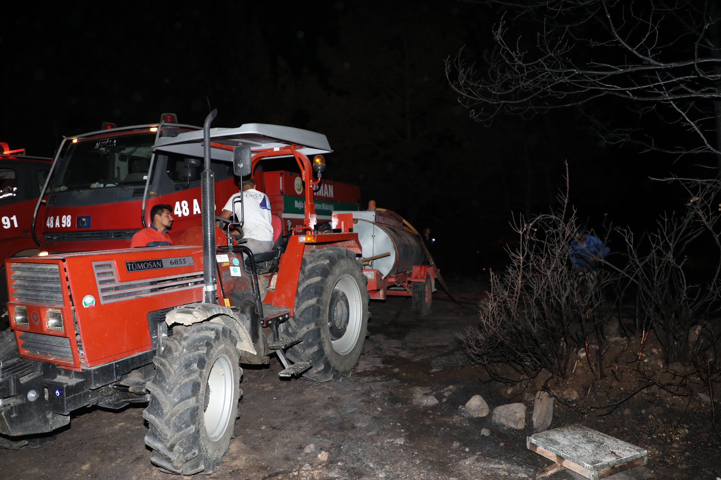 Muğla’daki orman yangınlarında yangına ilk müdahale tankerleri kullanıldı