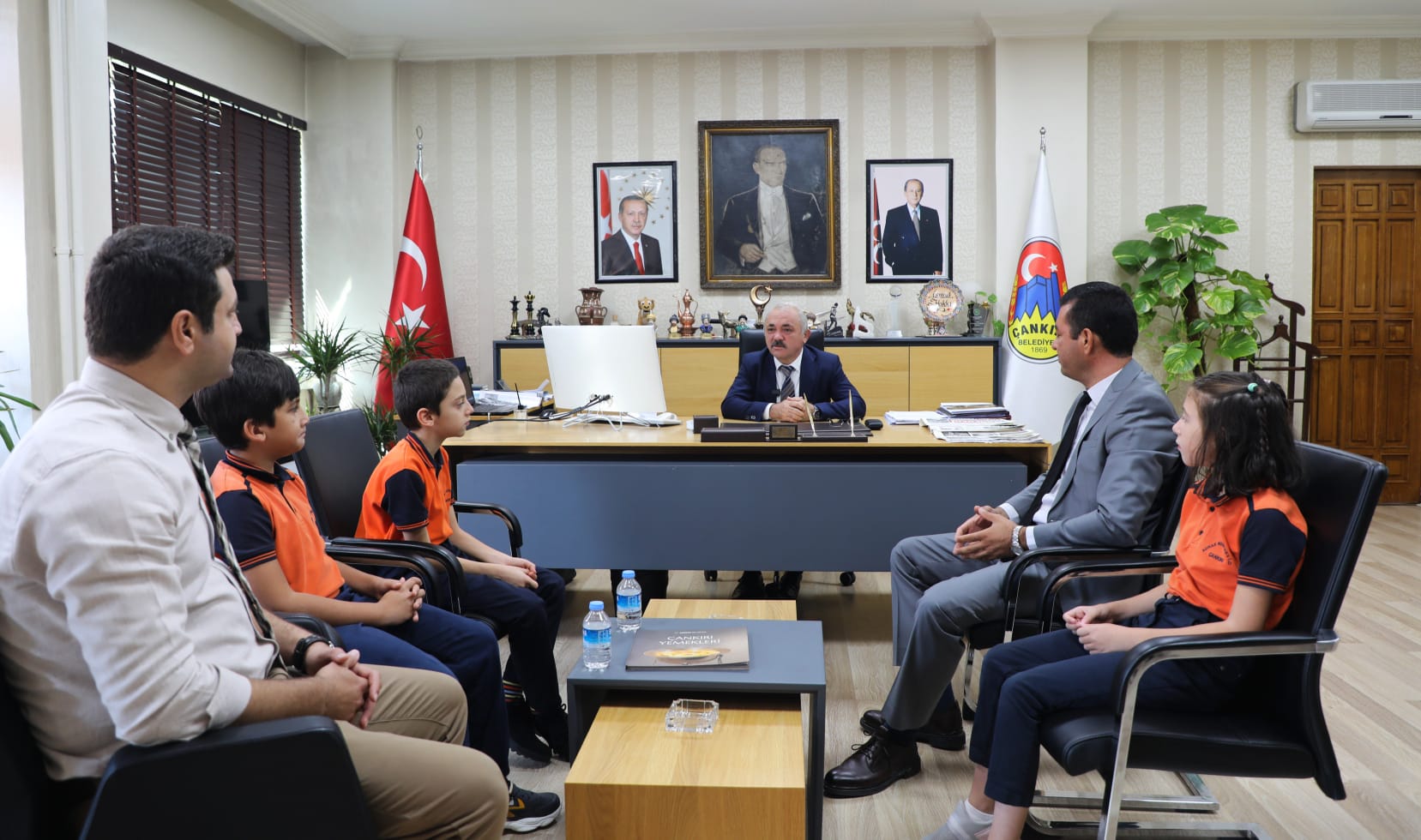 İlkokul öğrencilerinden Başkan Esen’e ziyaret