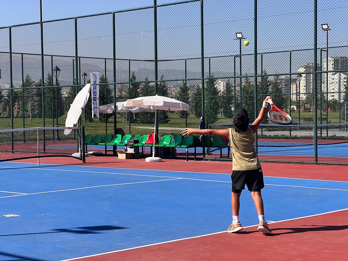 Kayseri Büyükşehir, 12 Yaş Hafta Sonu Tenis Turnuvası’na ev sahipliği yapıyor