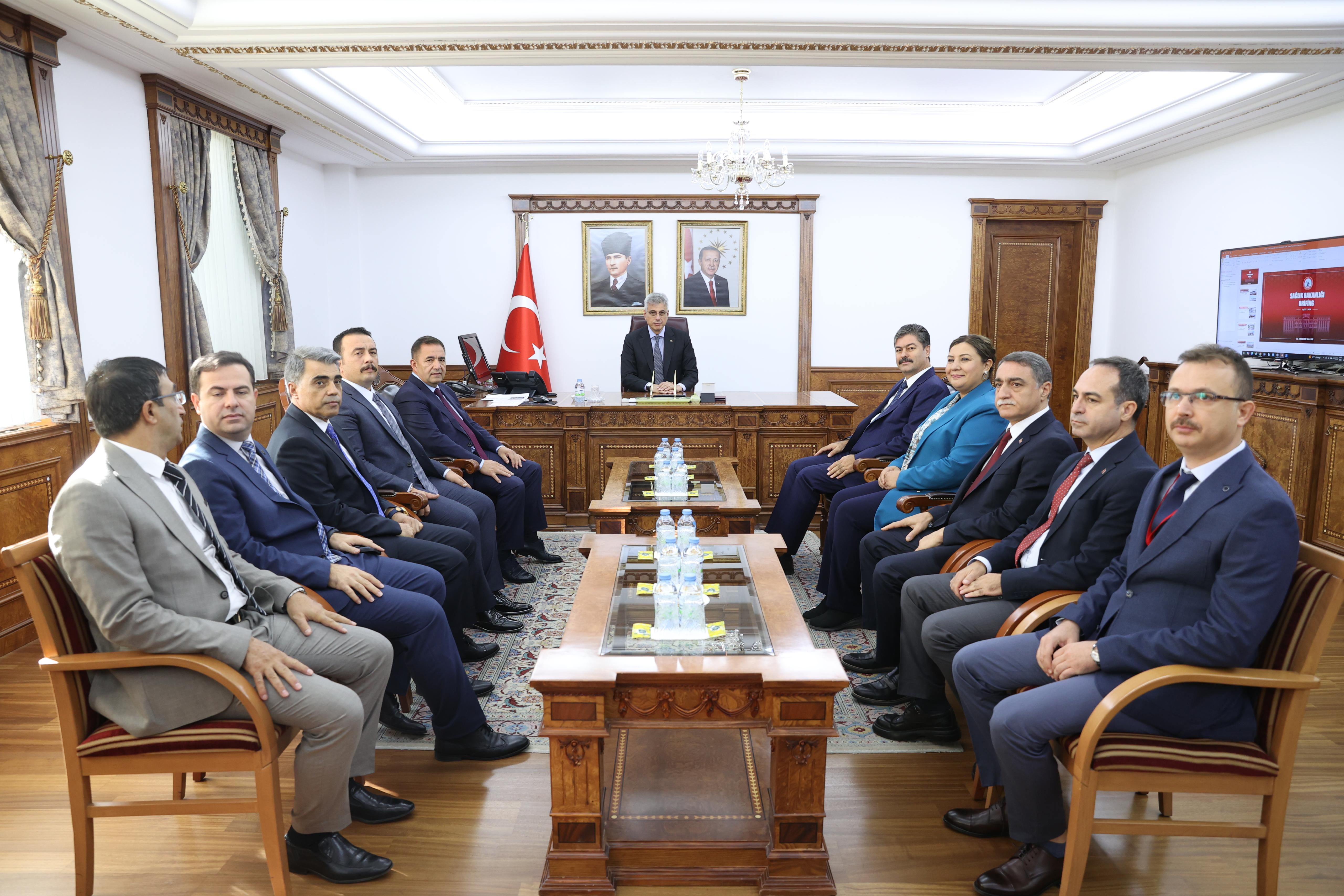 Sağlık Bakanı Memişoğlu: Yetkisiz sağlık hizmeti sunumunu engelleyeceğiz