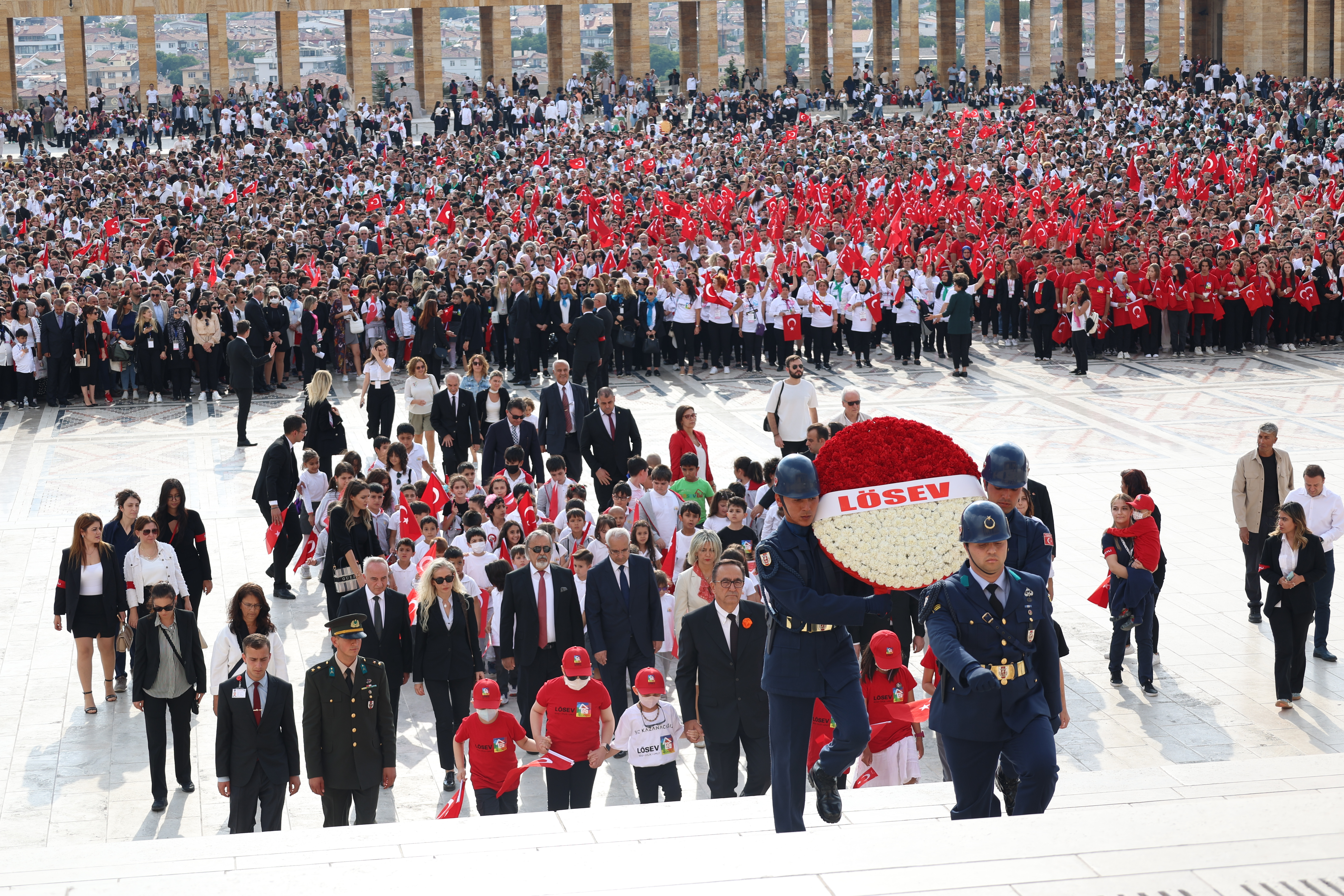 LÖSEV’den Anıtkabir’de büyük buluşma