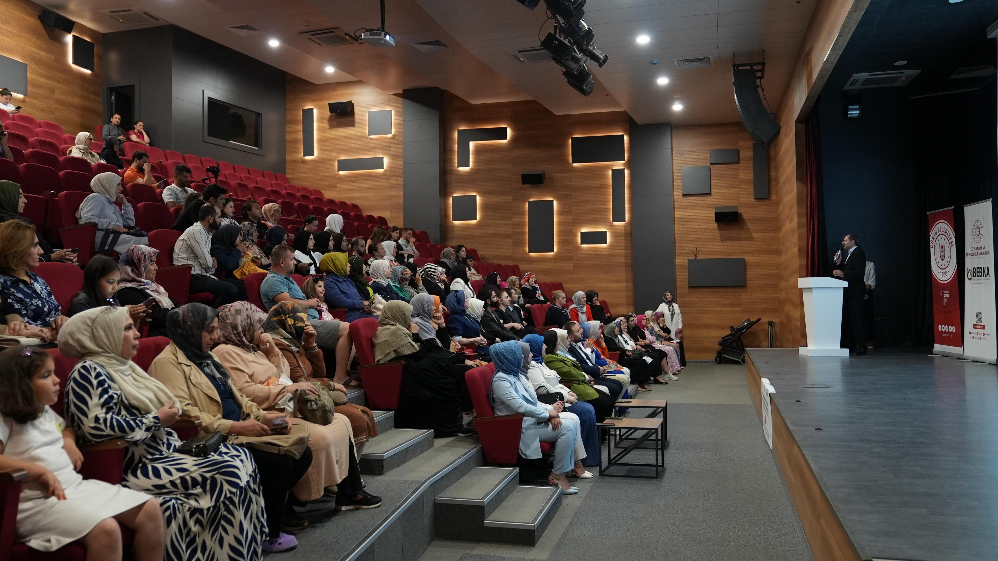 Genç Dijital Girişimcilik Akademisi projesi dördüncü dönem mezunlarını verdi