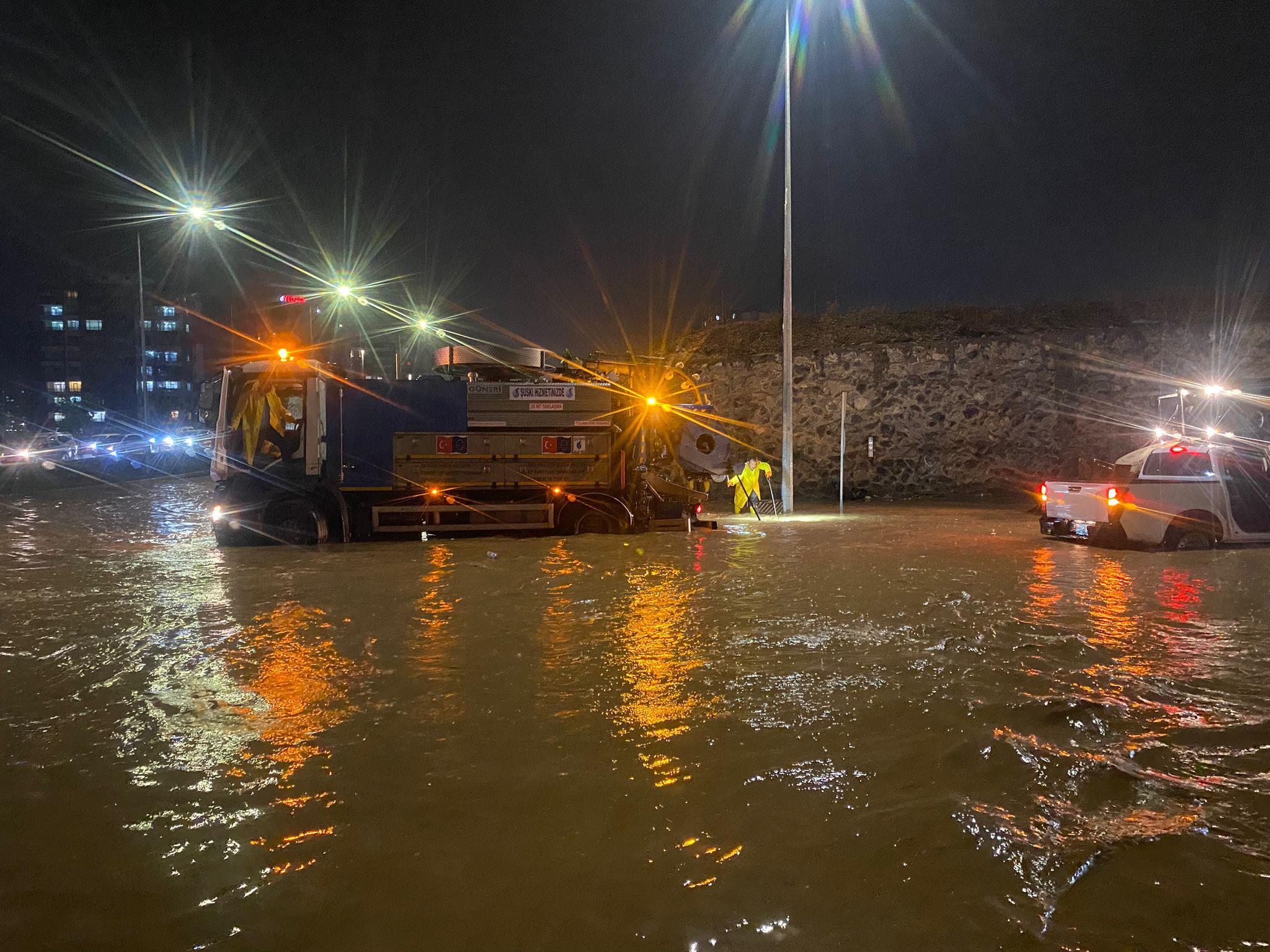 Şanlıurfa’da sağanak yağış hayatı olumsuz etkiledi