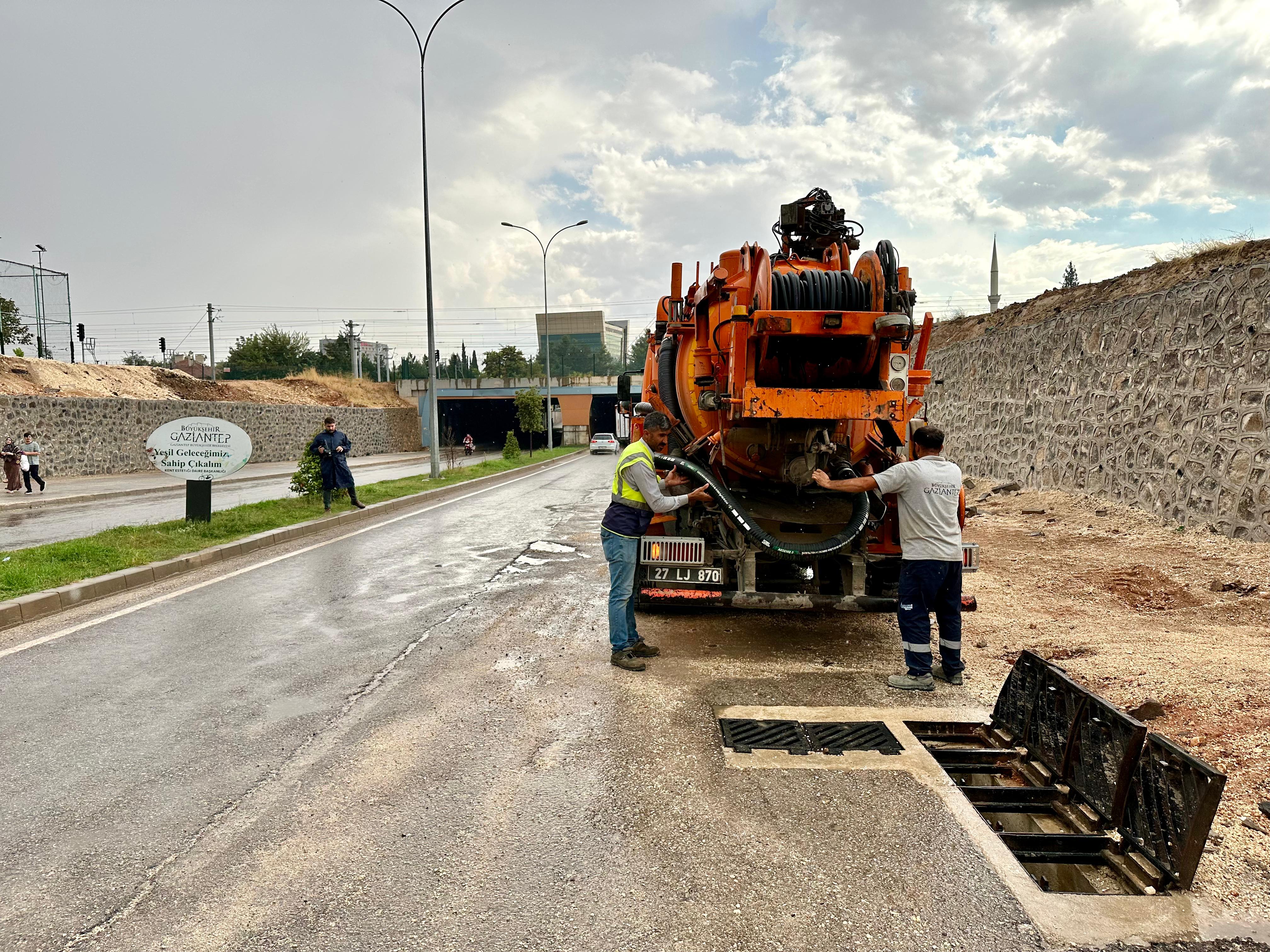 Gaziantep Büyükşehir Belediyesi, yağış uyarısı sonrası harekete geçti