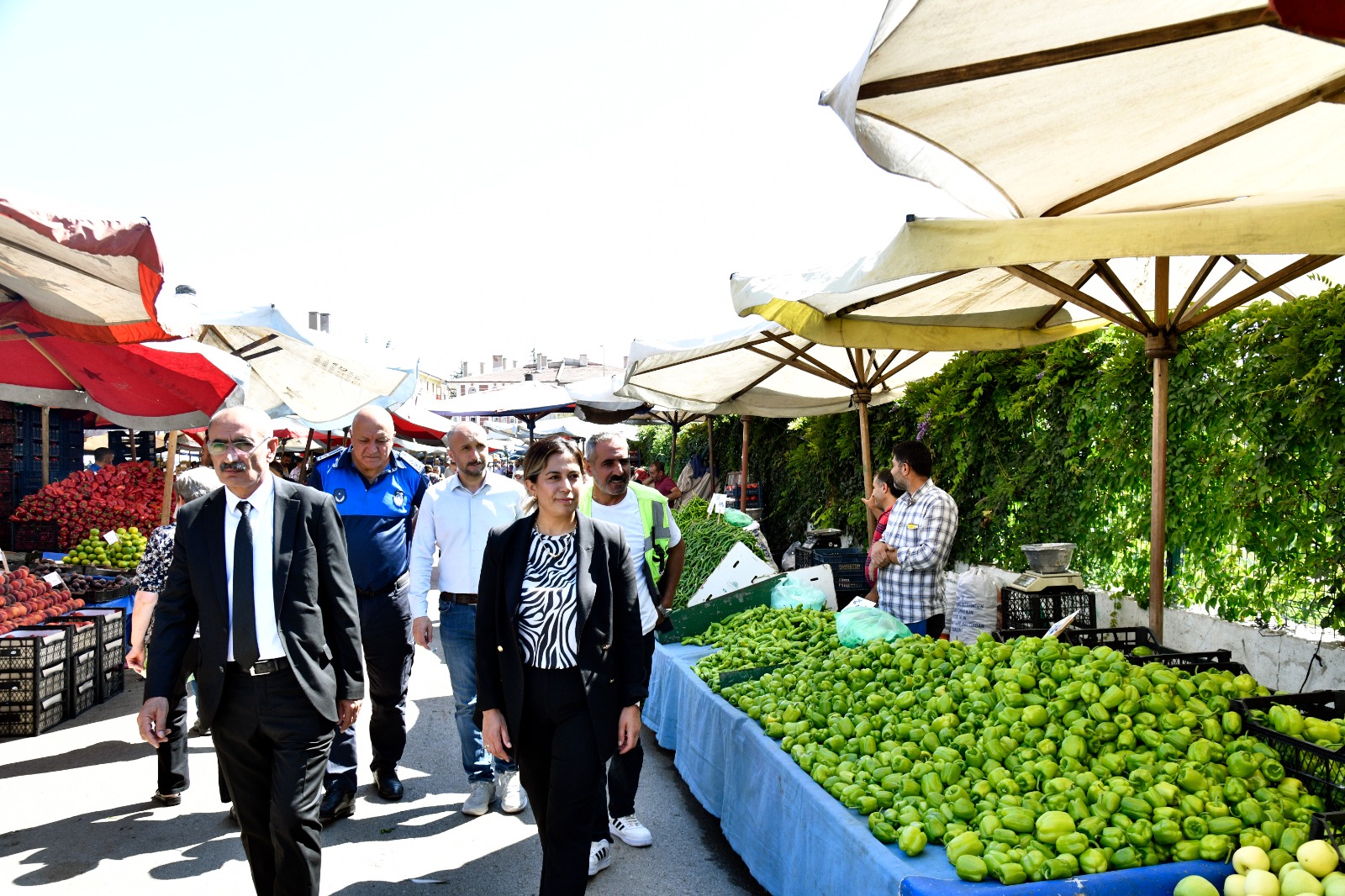 Mamak Belediyesinden okullara temizlik malzemesi ve kırtasiye yardımı