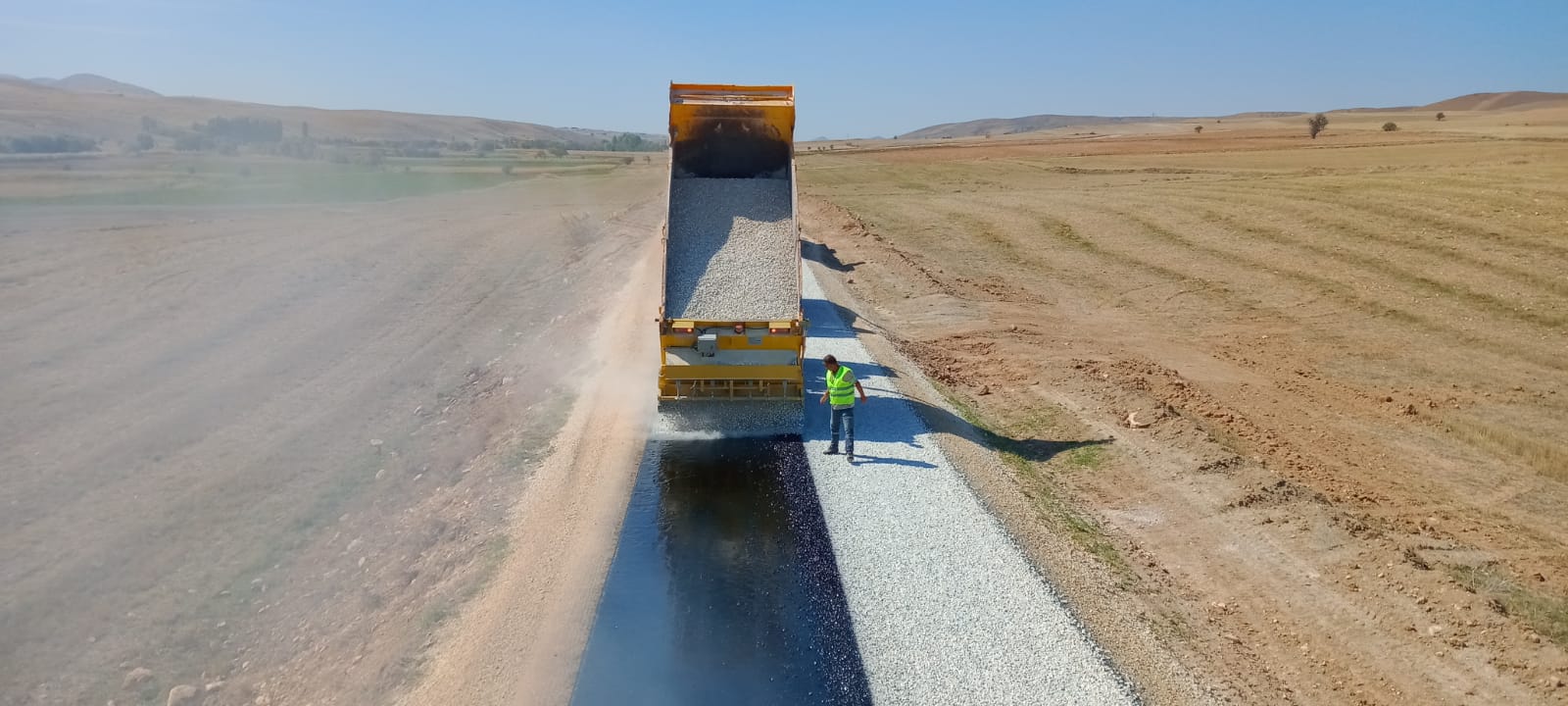 Eskişehir Büyükşehir Belediyesi, kırsalda yolları yeniliyor