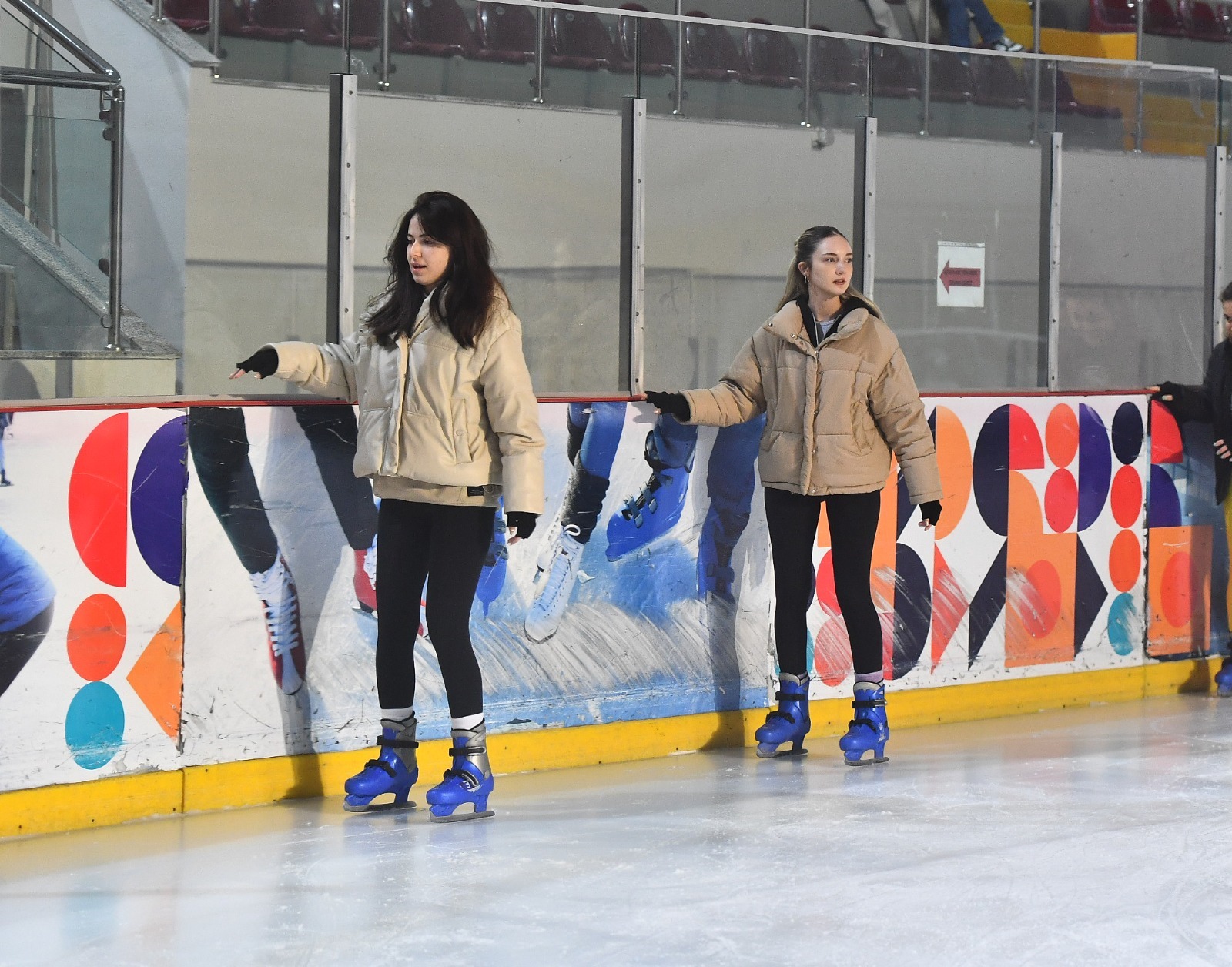 İzmir Büyükşehir Belediyesi Buz Sporları Salonu kapılarını açıyor