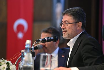 Bakan Yumaklı, AK Parti Iğdır İl Başkanlığı’nı ziyaret etti