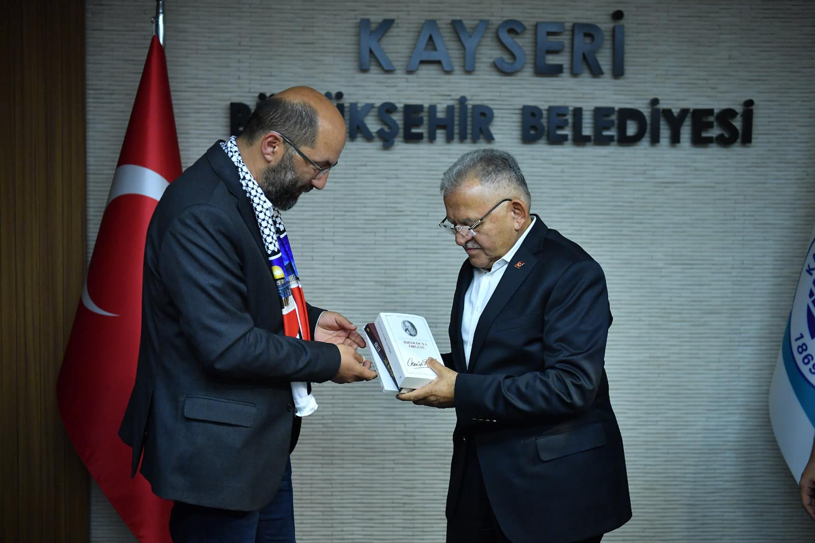 Başkan Büyükkılıç, Kayseri Filistin ile Dayanışma Platformu üyeleri ile görüştü