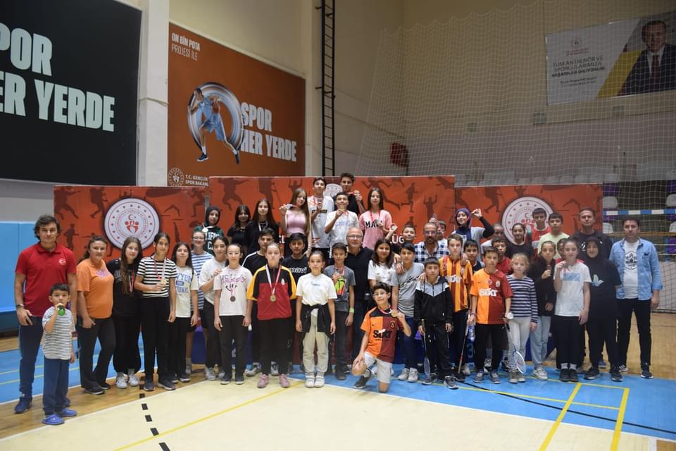 Kız Çocukları Haftası Badminton Müsabakaları tamamlandı