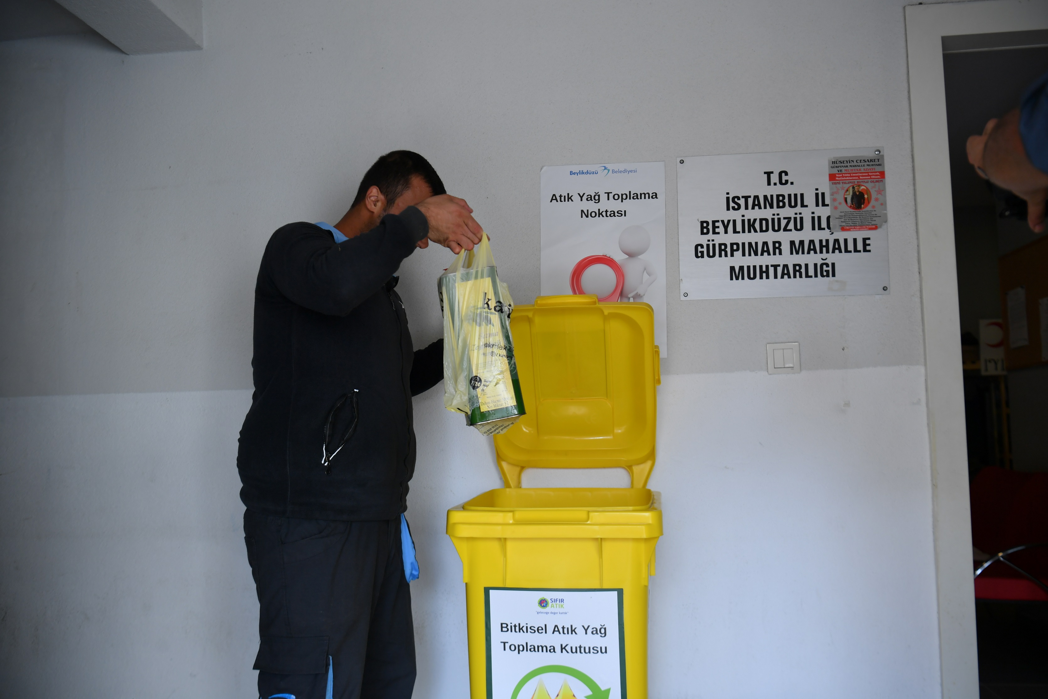 Beylikdüzü’ndeki mahalle muhtarlıklarına “Atık Yağ Toplama Kutusu” yerleştirildi