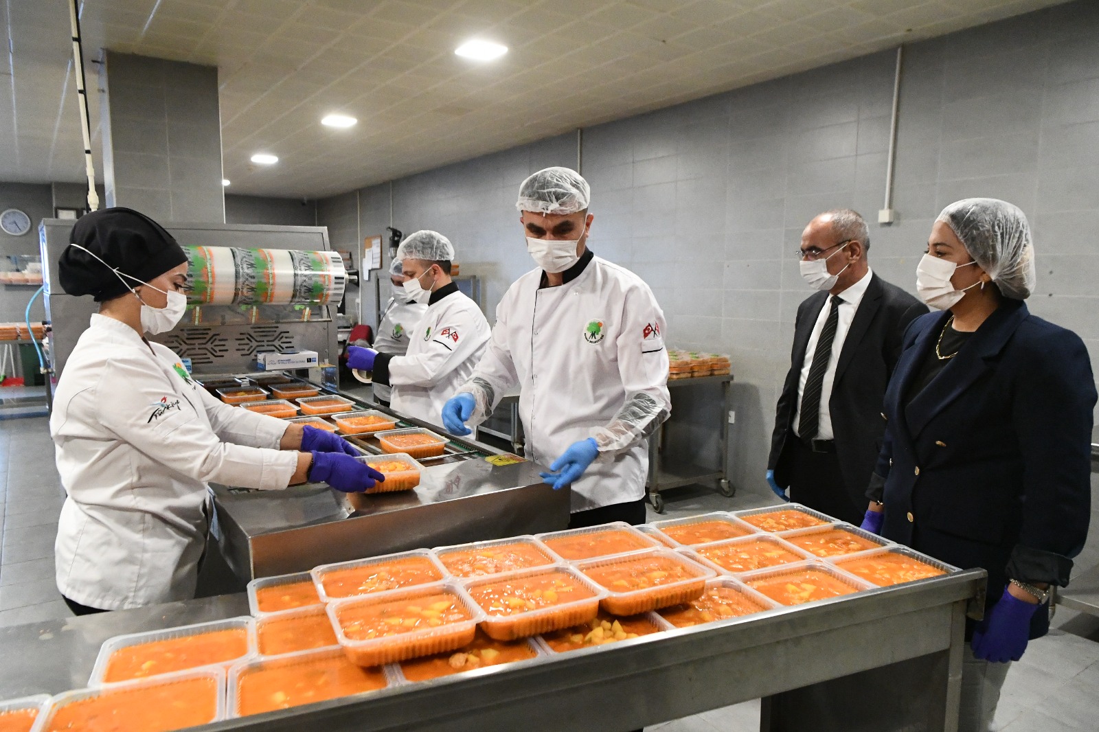 Mamak Belediyesi’nden yaşlı ve engellilere yemek desteği