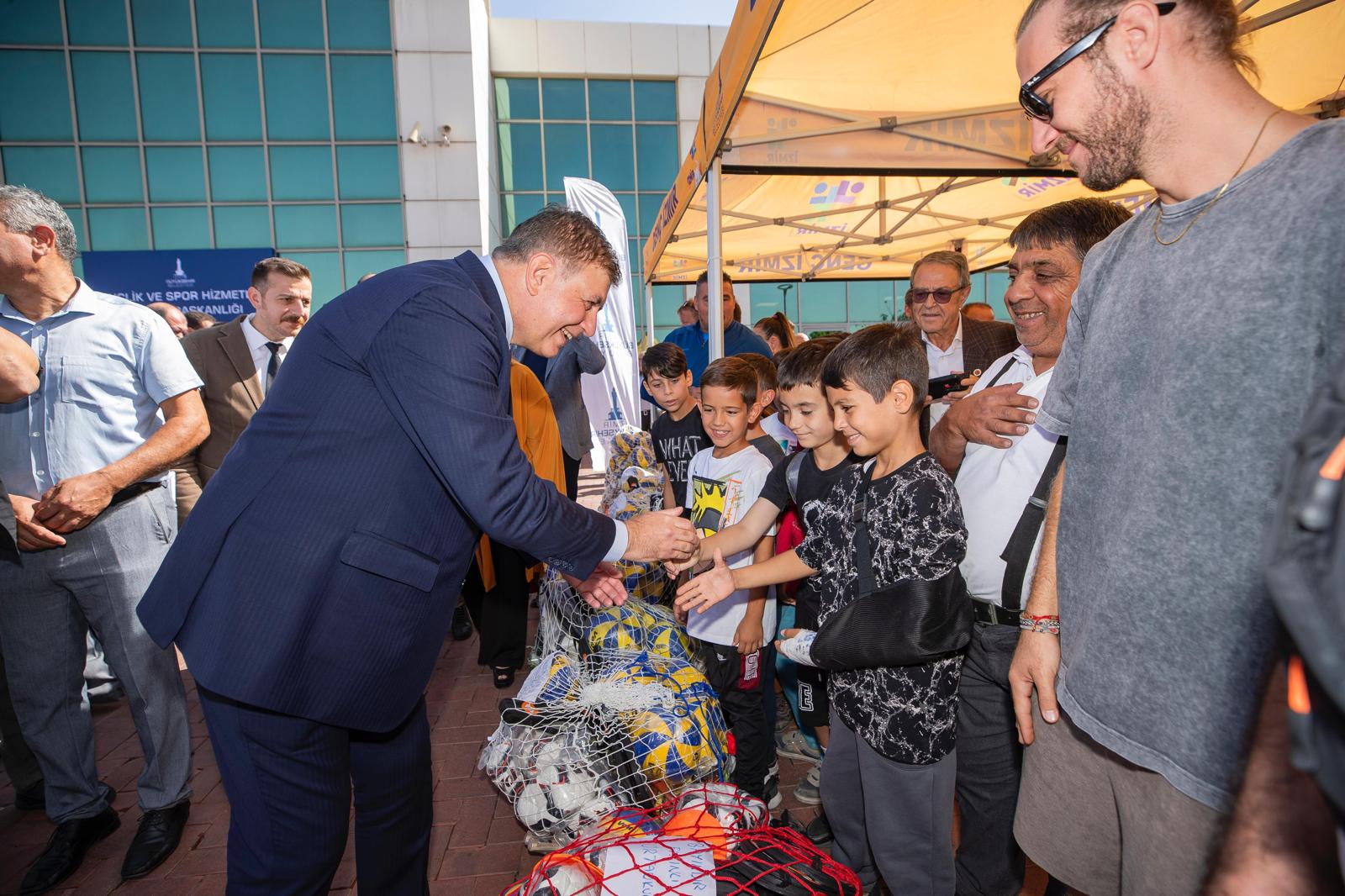 Başkan Tugay: Yetenekli çocukların spor eğitimlerini biz üstleneceğiz