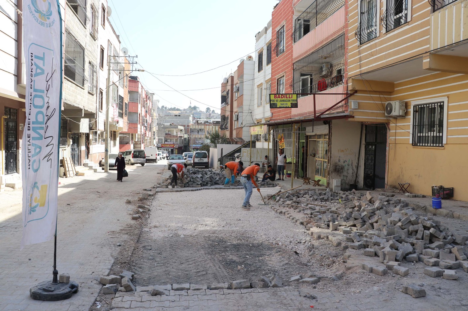 Haliliye’de üstyapı atağı ile sokaklar onarılıyor