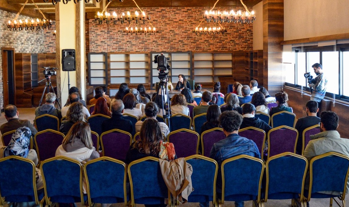 Tiyatro yazarı Çayçi, Çand Amed Kültür ve Kongre Merkezi’nde söyleşiye katıldı