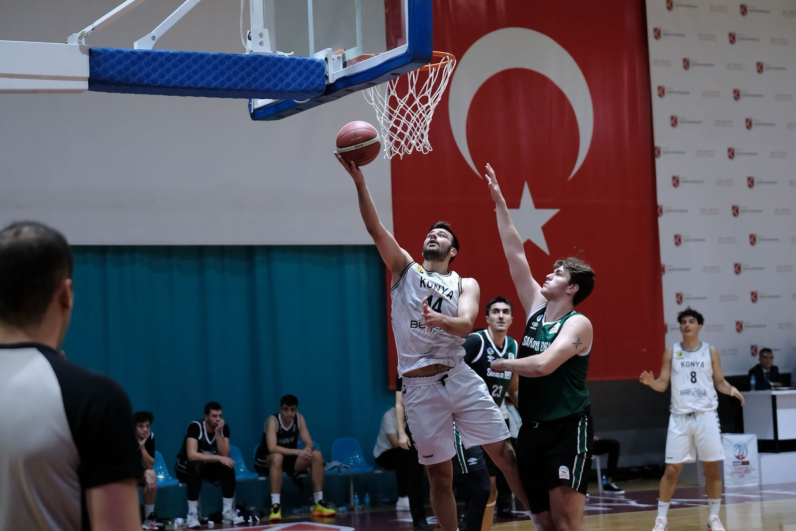 Konya Büyükşehir Belediyesi basketbol takımları, haftayı galibiyetle tamamladı