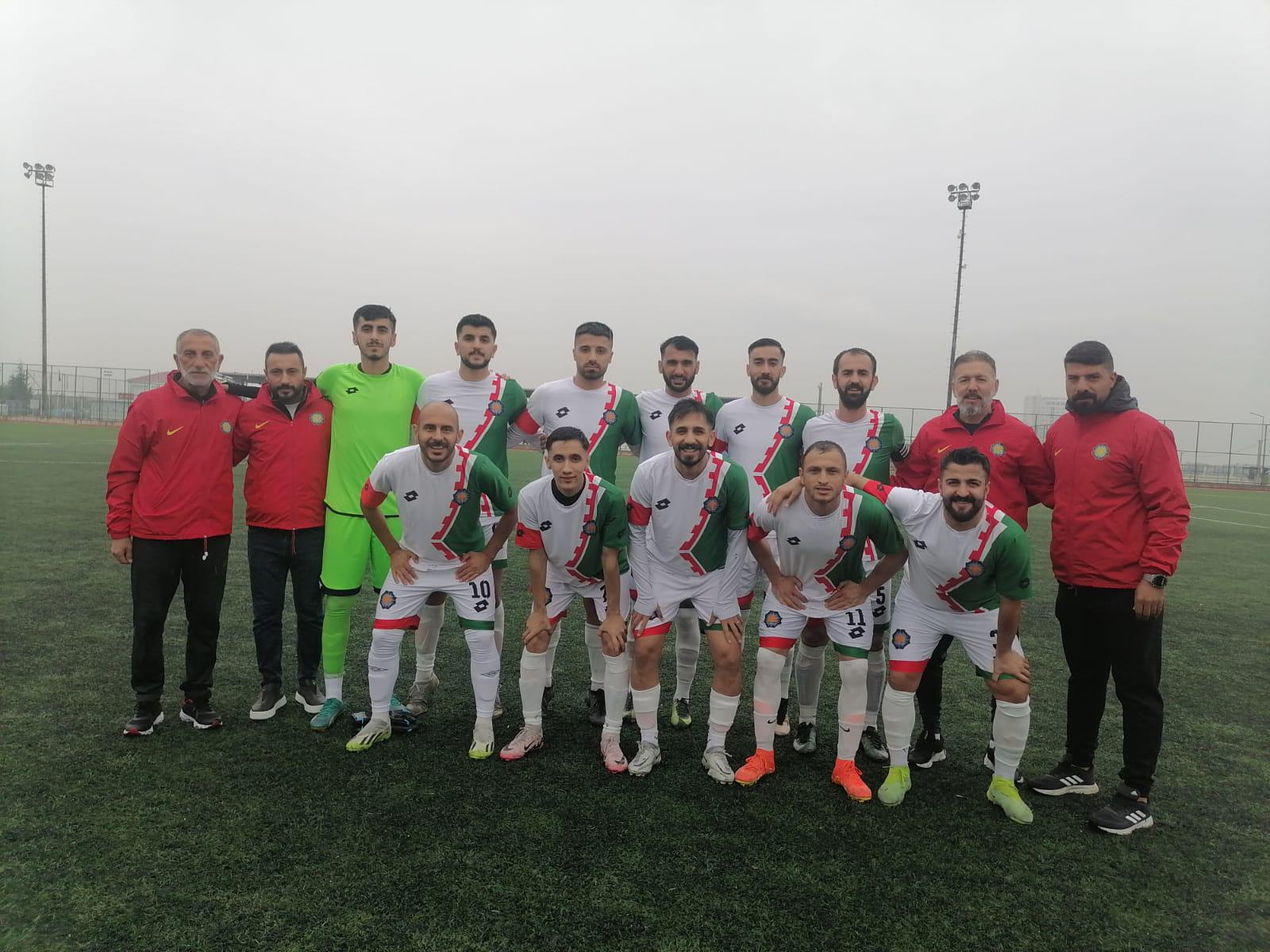 Diyarbakır hentbol ve voleybol takımları rakiplerini mağlup etti