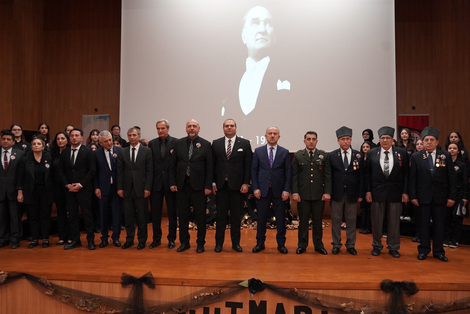 Başkan Aydın, 10 Kasım Atatürk’ü Anma törenlerine katıldı