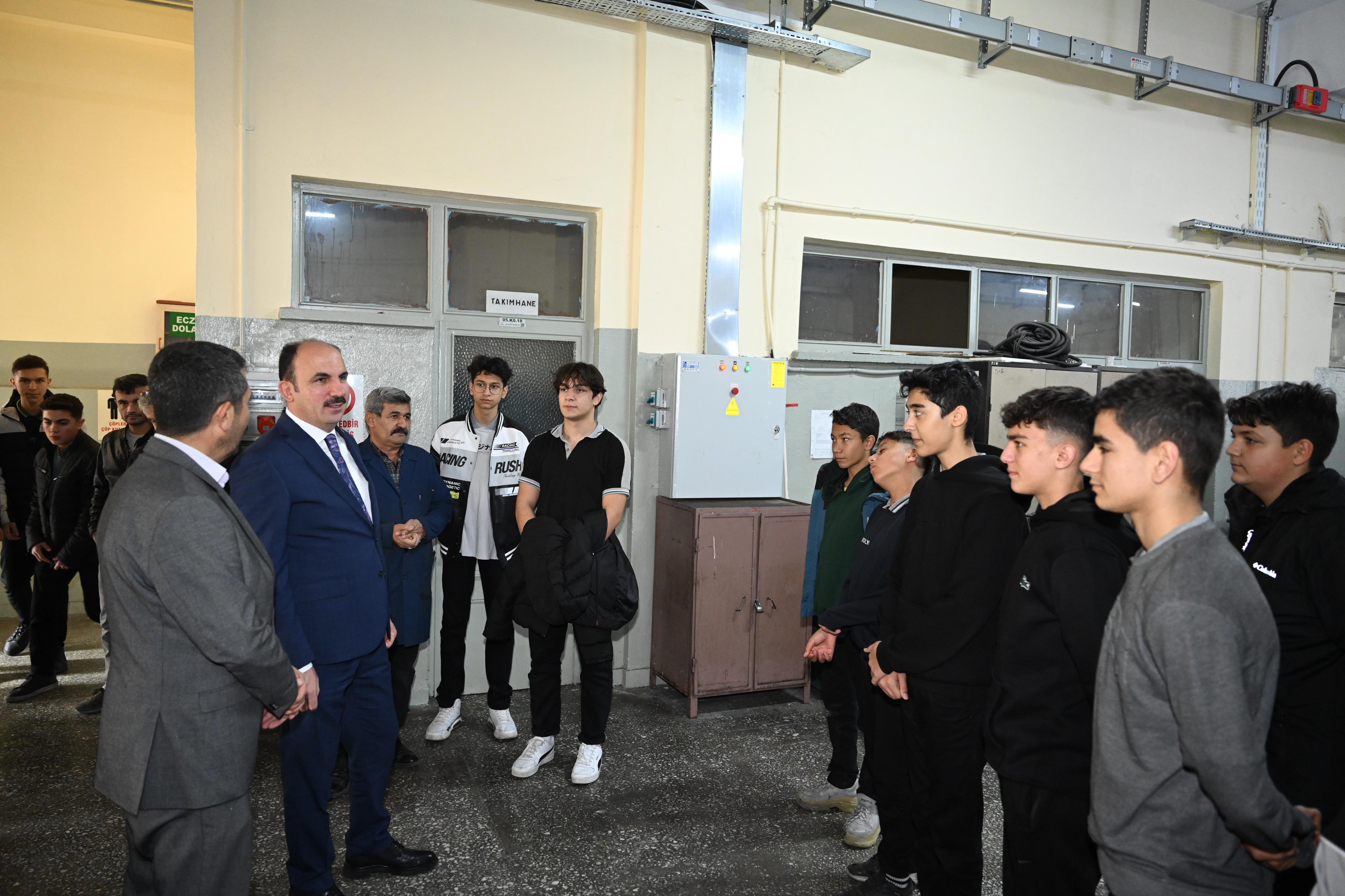 Başkan Altay, Selçuklu Mesleki ve Teknik Anadolu Lisesi öğrencileriyle buluştu