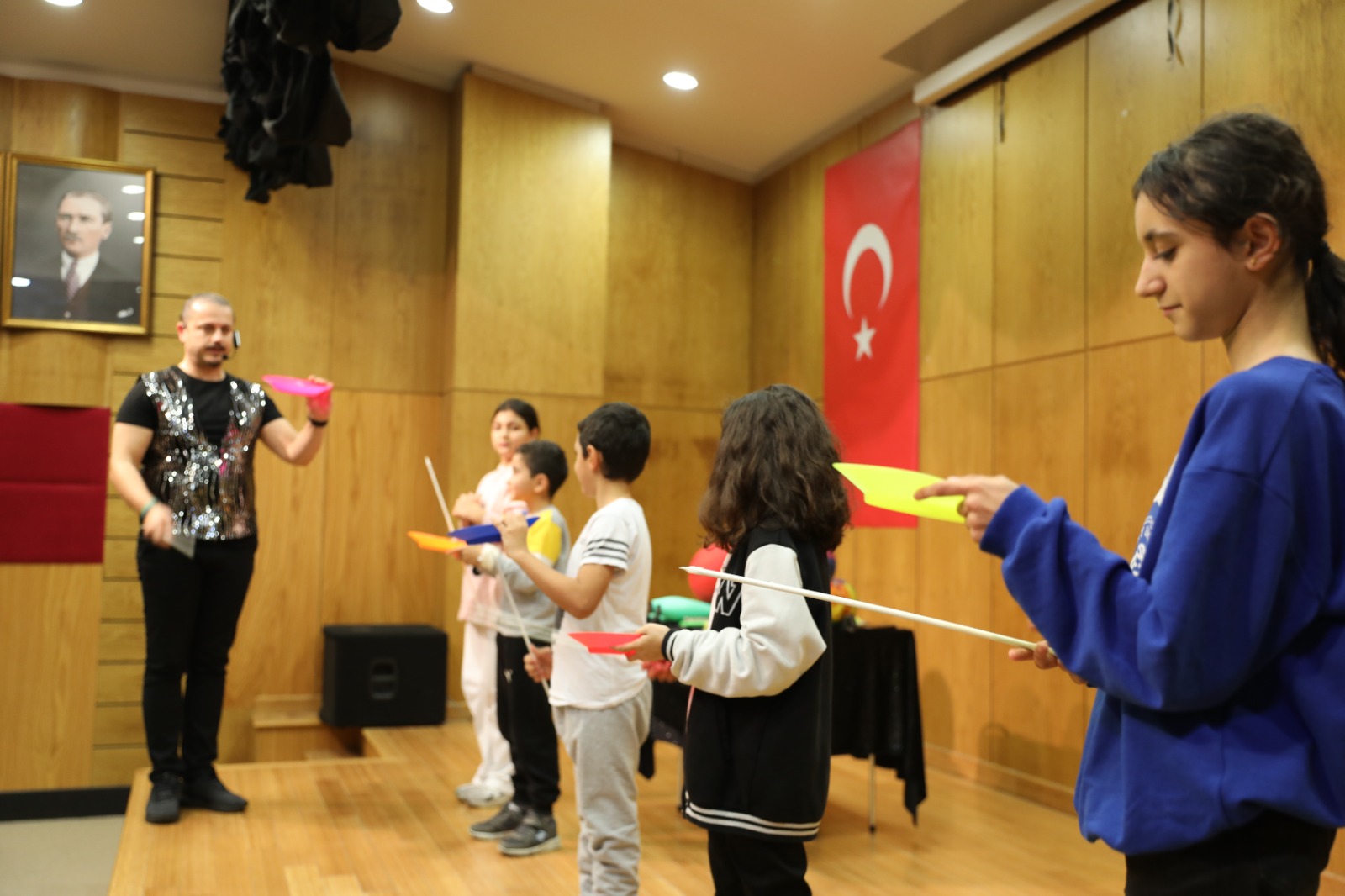 Bağcılar’da ara tatile giren öğrenciler, jonglörlerden eğitim aldı