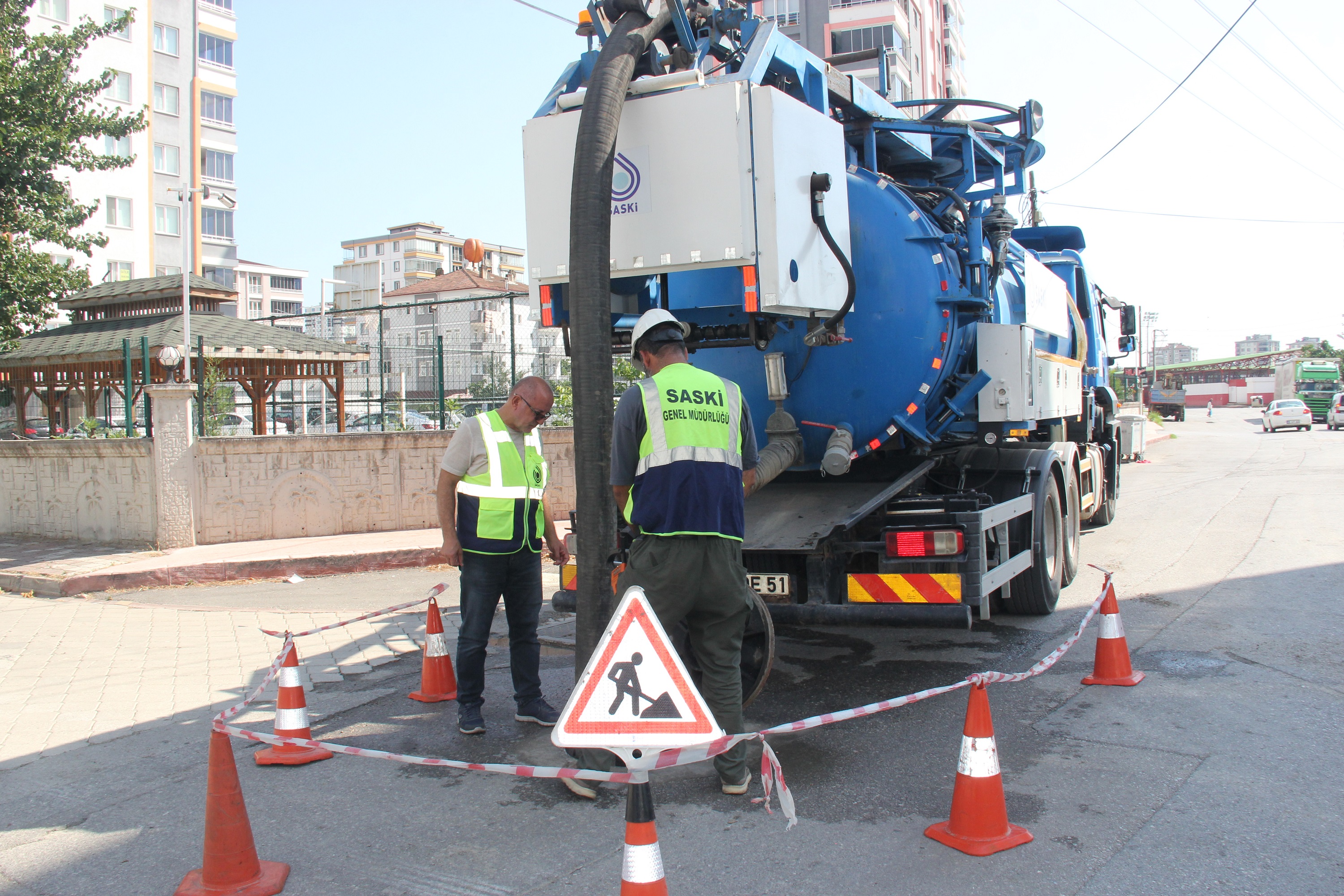 SASKİ ekipleri, kanal açma çalışmalarını sürdürüyor